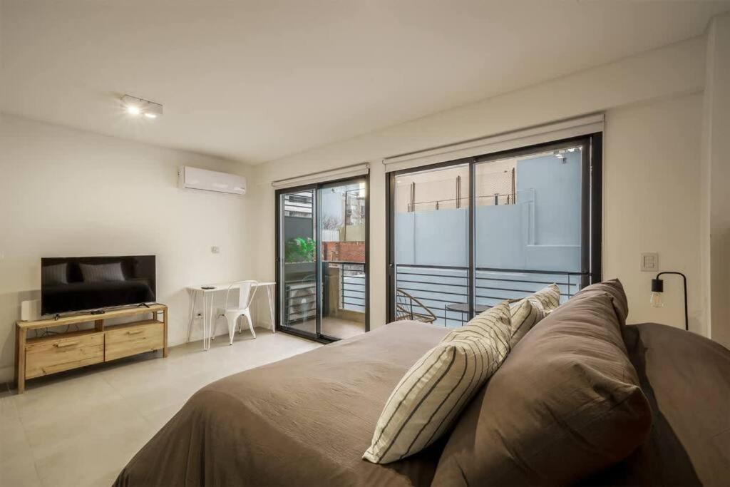 Studio Getaway, King Bed & Rooftop BBQ by depptö