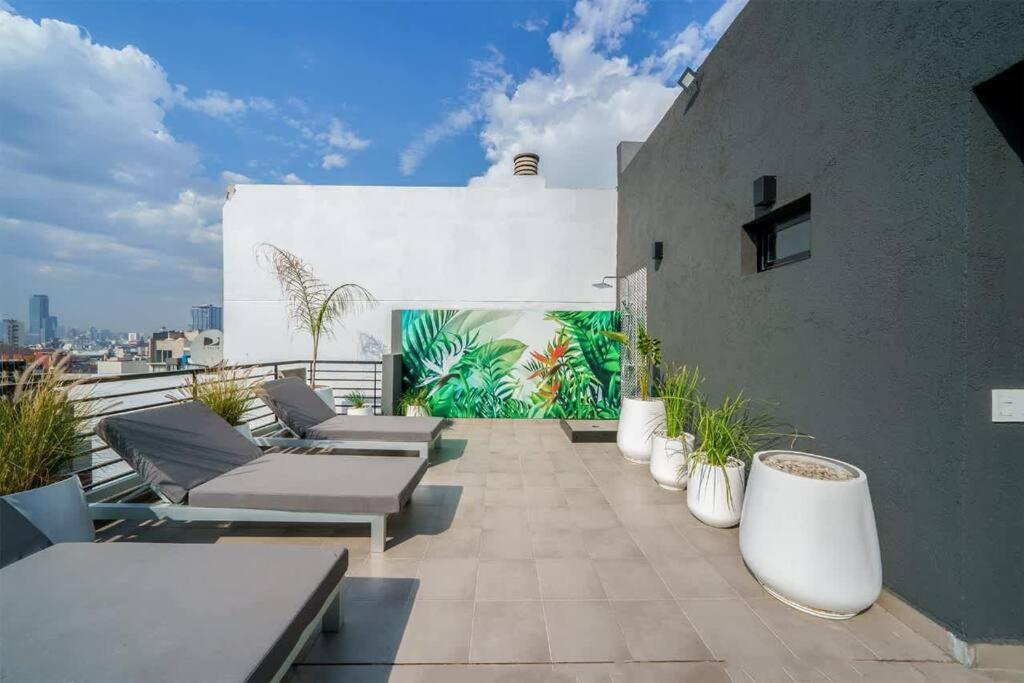 Studio Getaway, King Bed & Rooftop BBQ by depptö