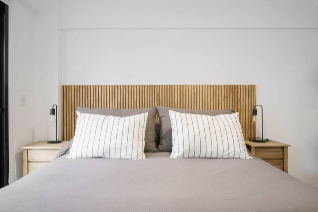 Studio Getaway, King Bed & Rooftop BBQ by depptö
