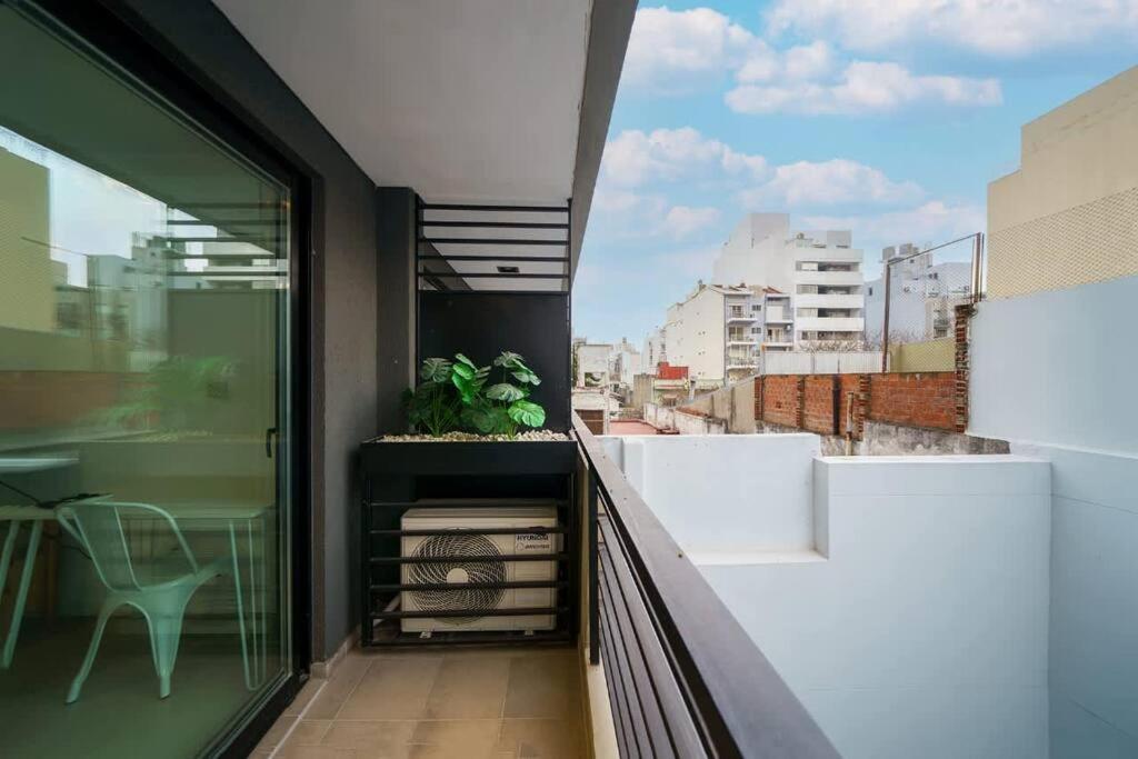 Studio Getaway, King Bed & Rooftop BBQ by depptö