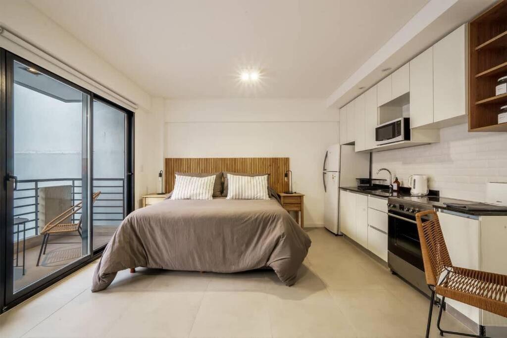 Studio Getaway, King Bed & Rooftop BBQ by depptö