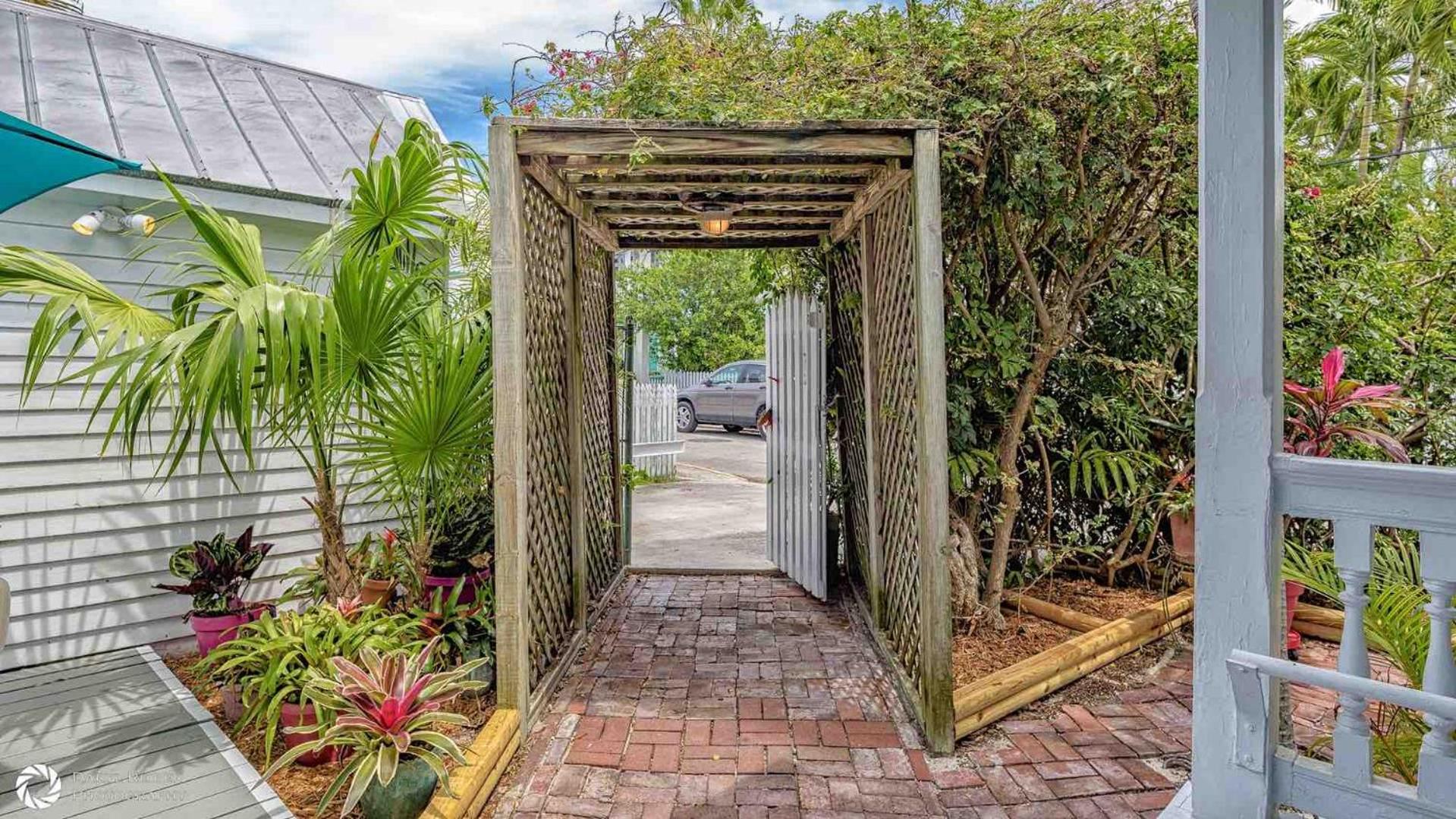 Casa Serendipity by Last Key Realty view 3
