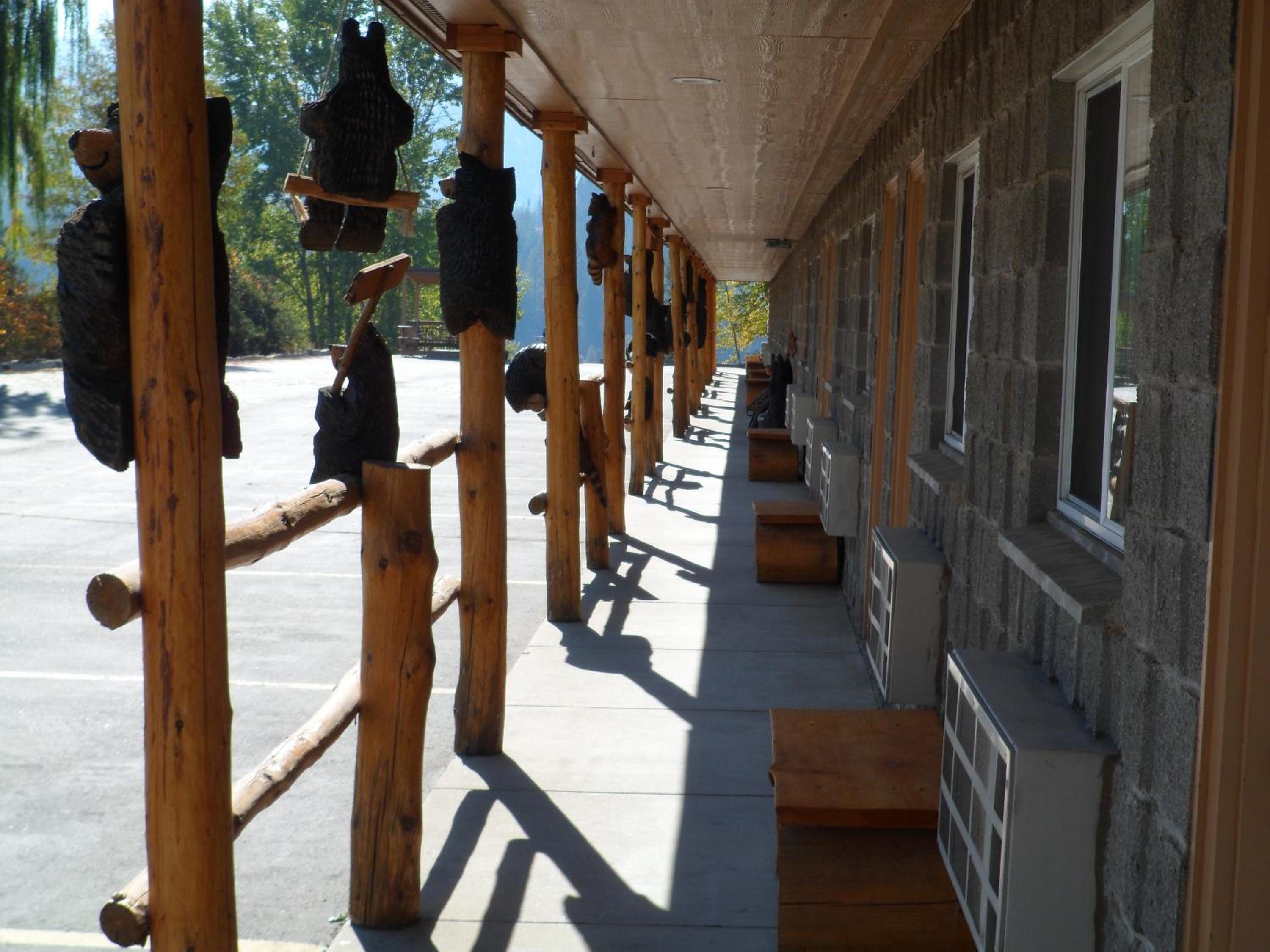 Eagle's Nest Motel view 3