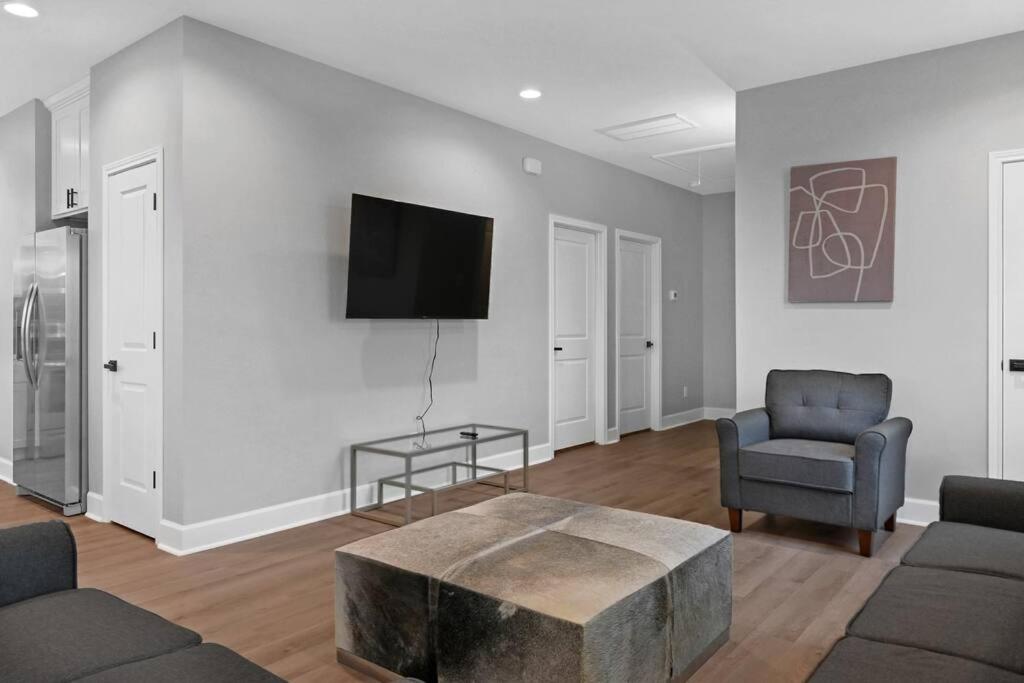 Sleeps 7 Newly Built 10 min from All major attractions view 2