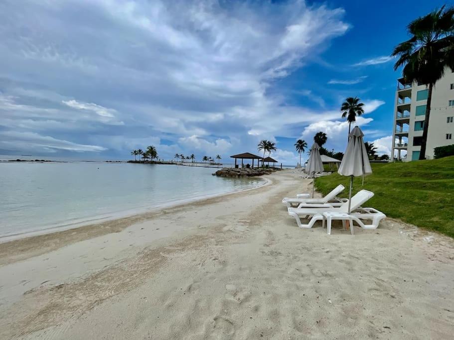 Beachfront in Playa Escondida