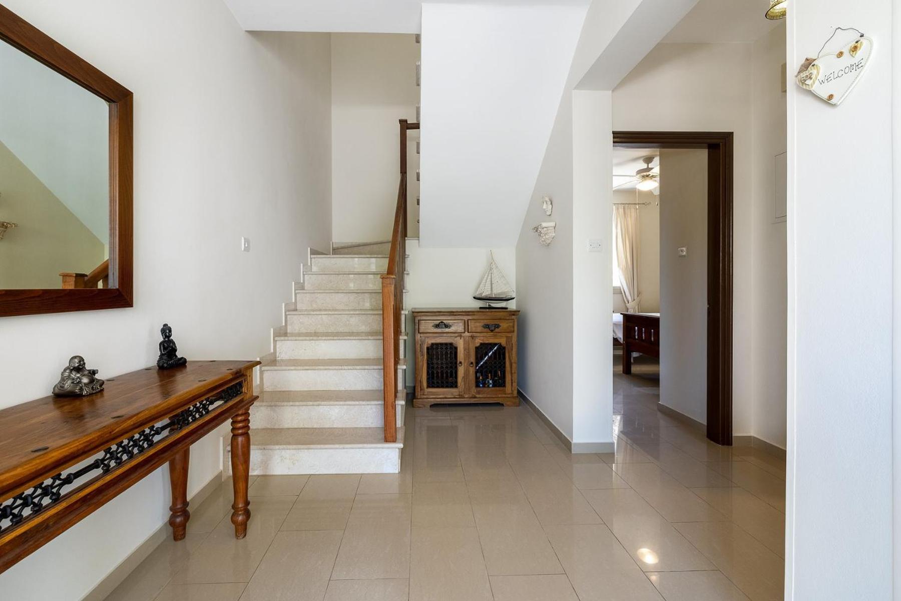 Sea View Villa with Private Pool in Coral bay