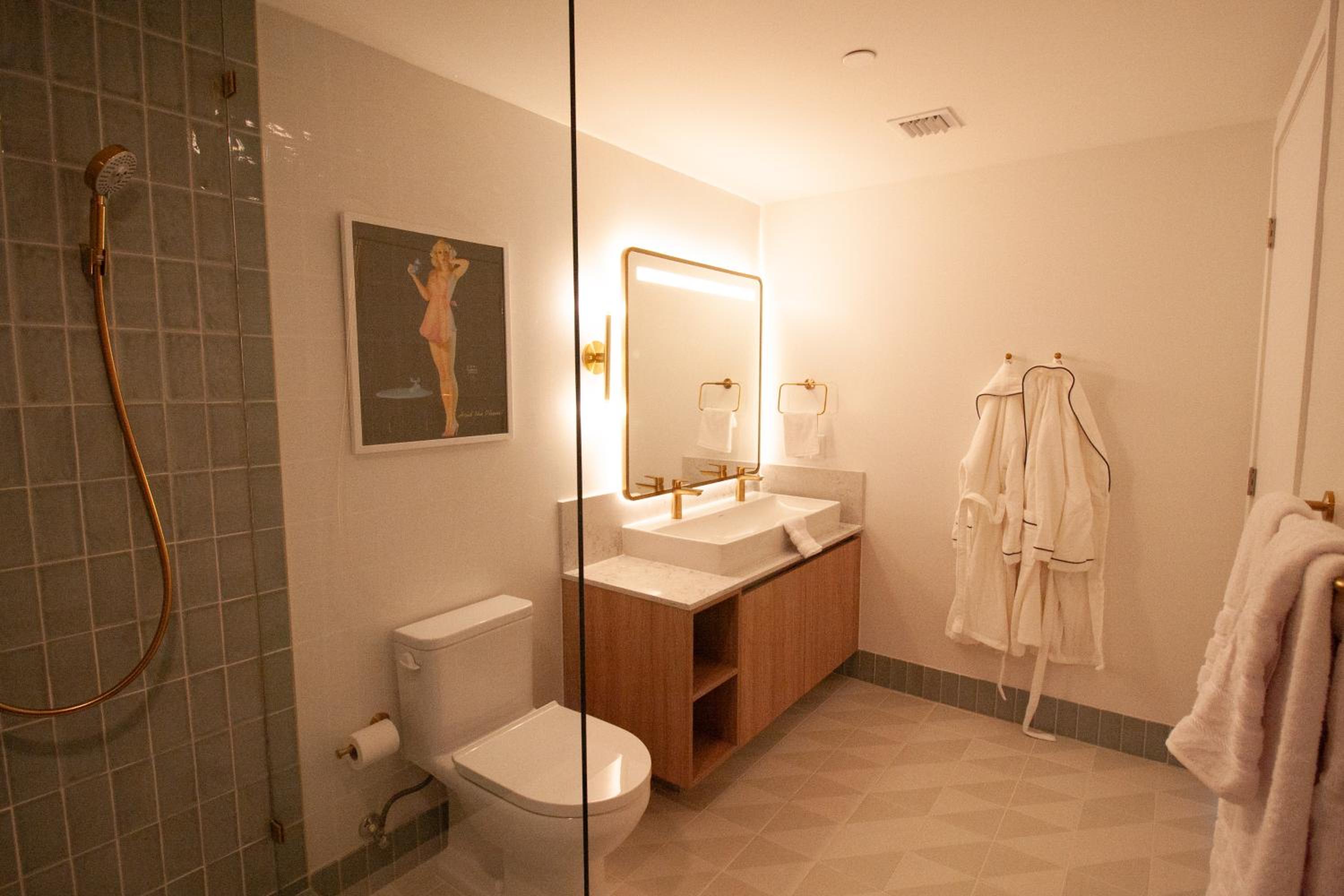 Luxurious Downtown Escape