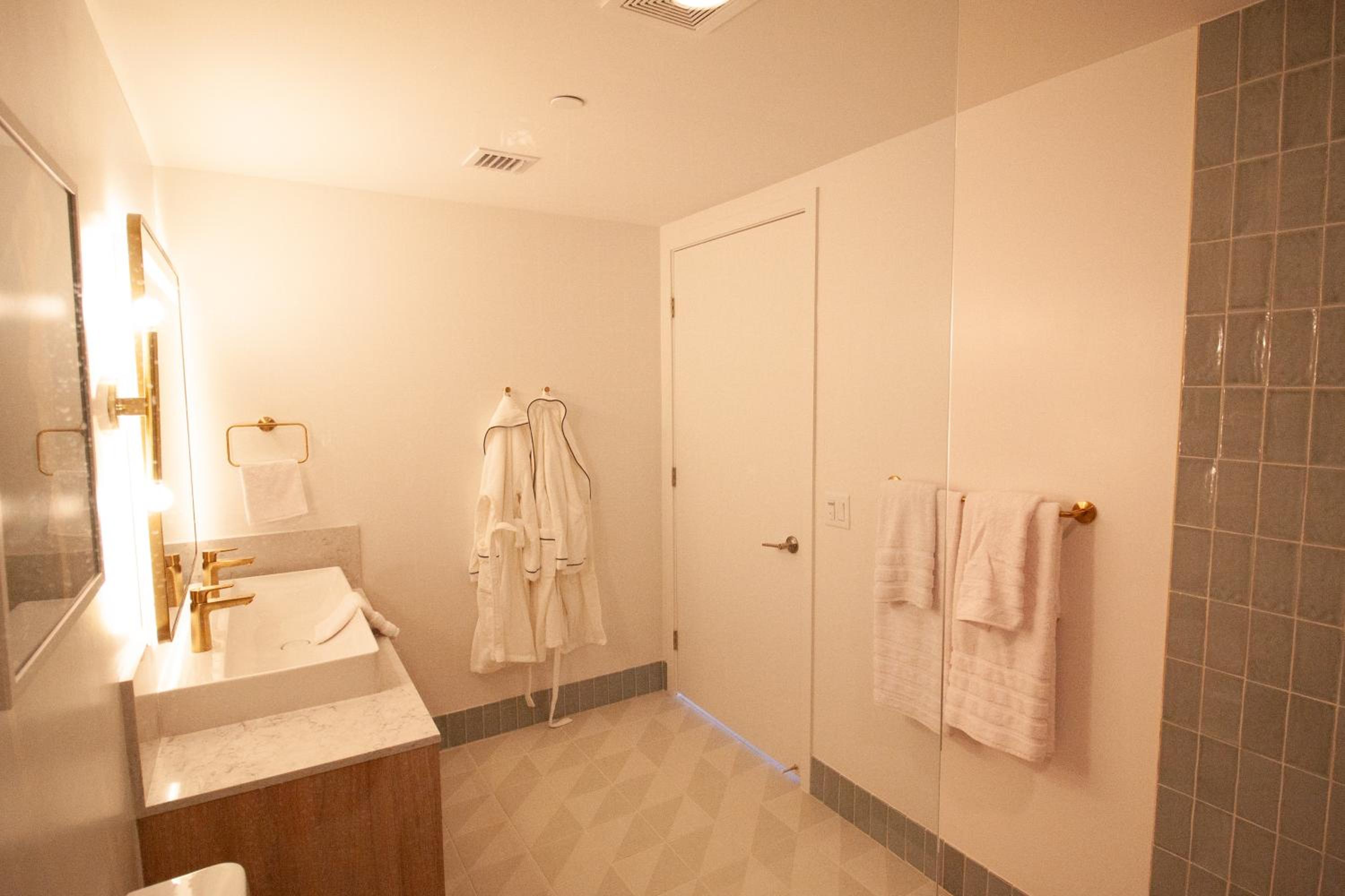 Luxurious Downtown Escape