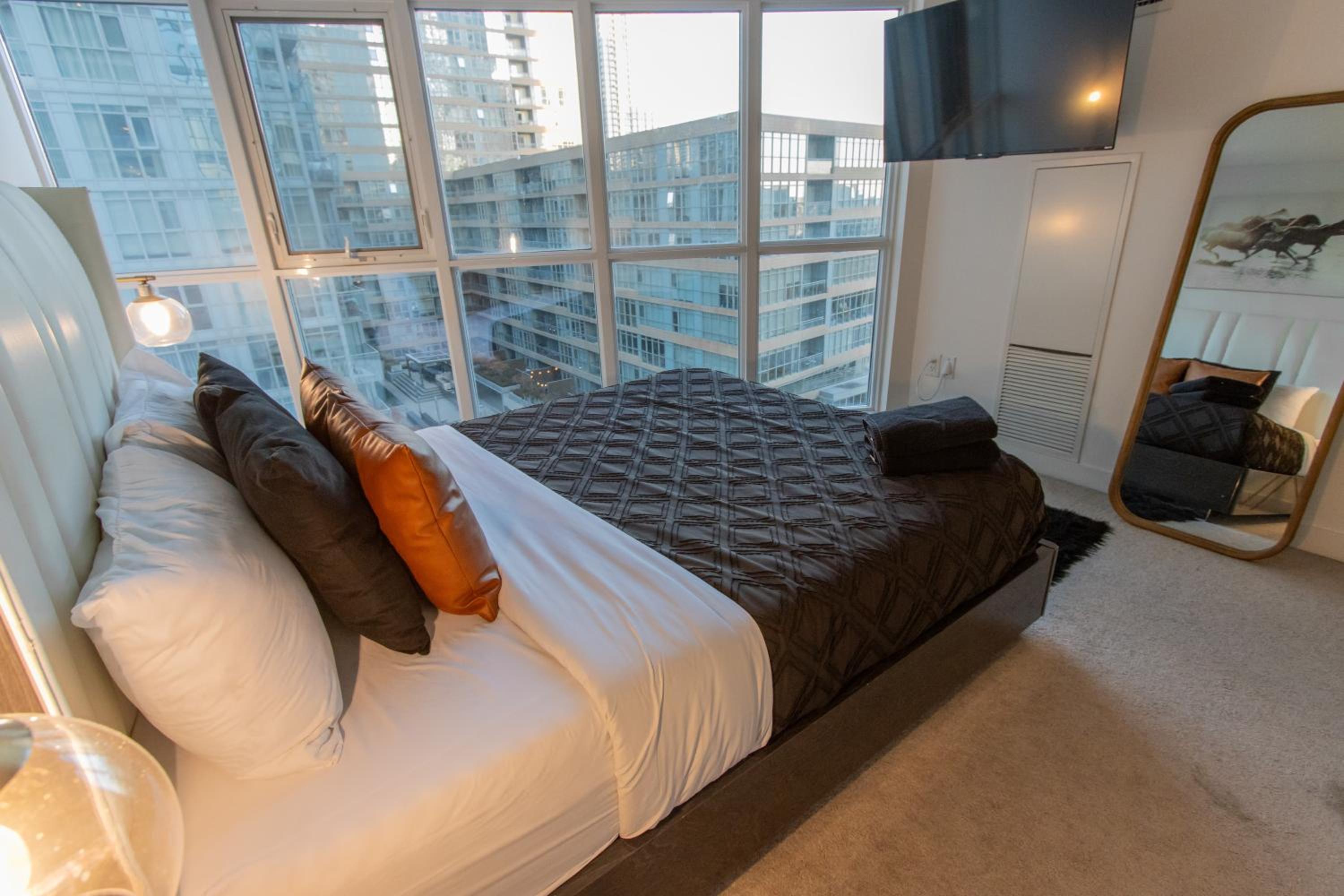 Spectacular condo downtown with a view