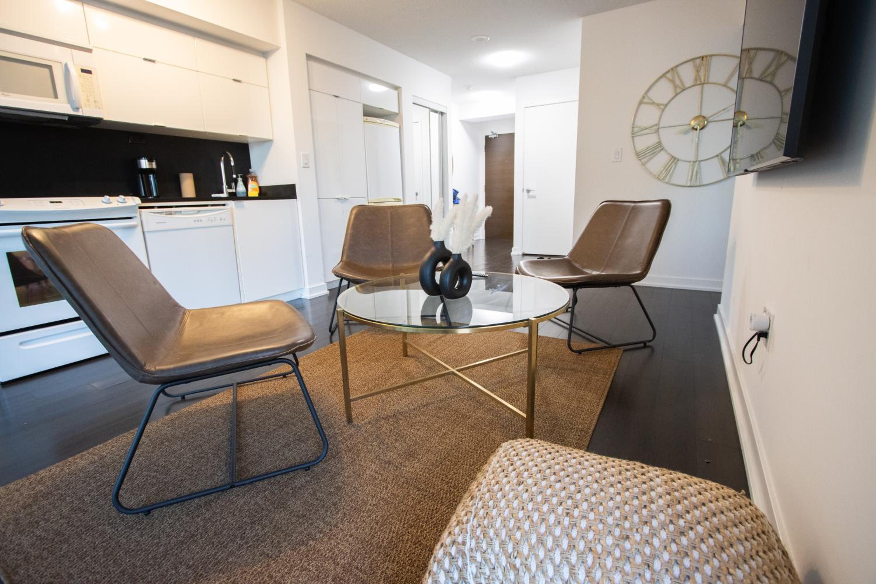 Spectacular condo downtown with a view