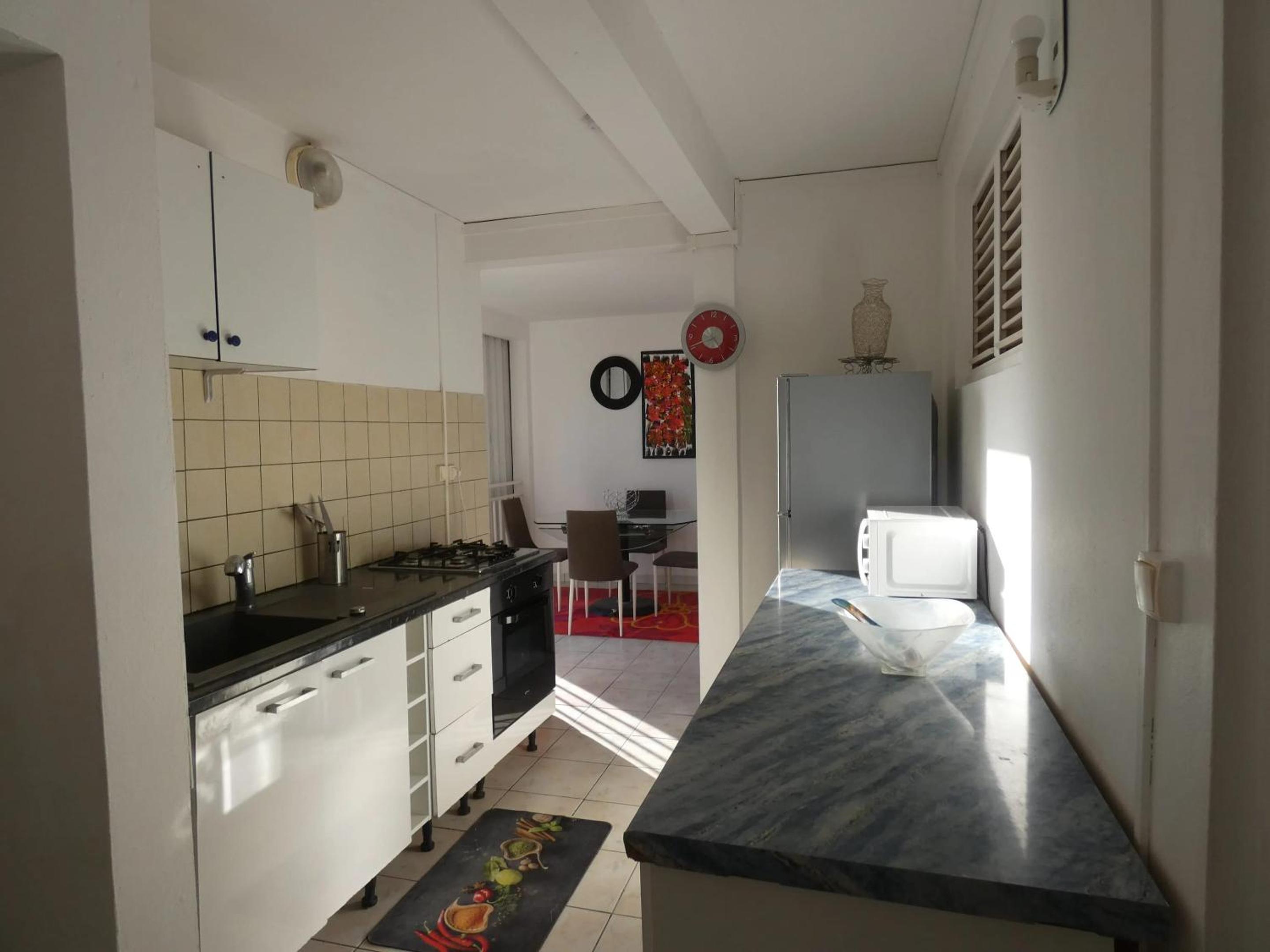 Appartement moderne à Fort-de-France 70 m² - Jardin privé view 2