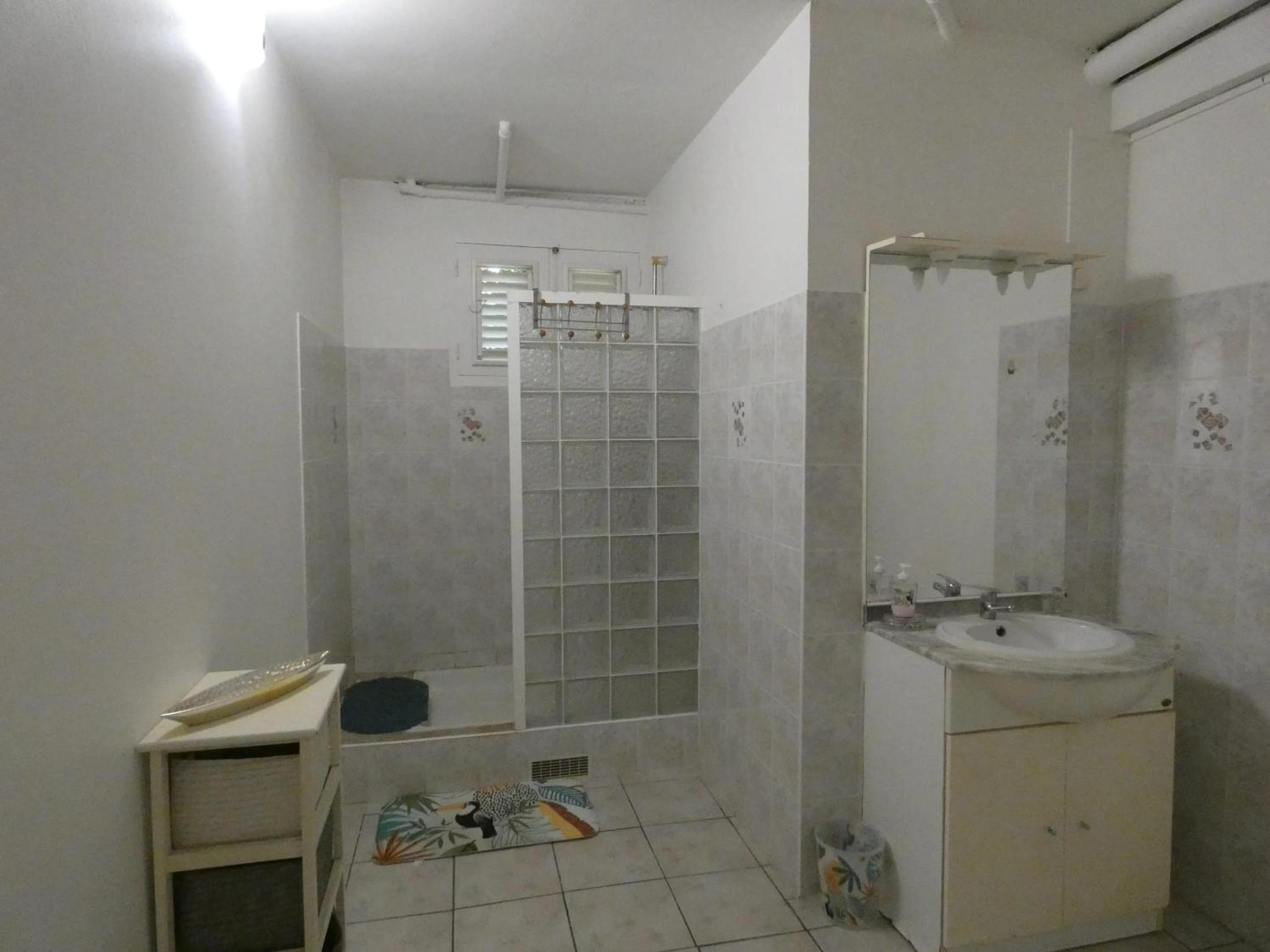 Appartement moderne à Fort-de-France 70 m² - Jardin privé view 5