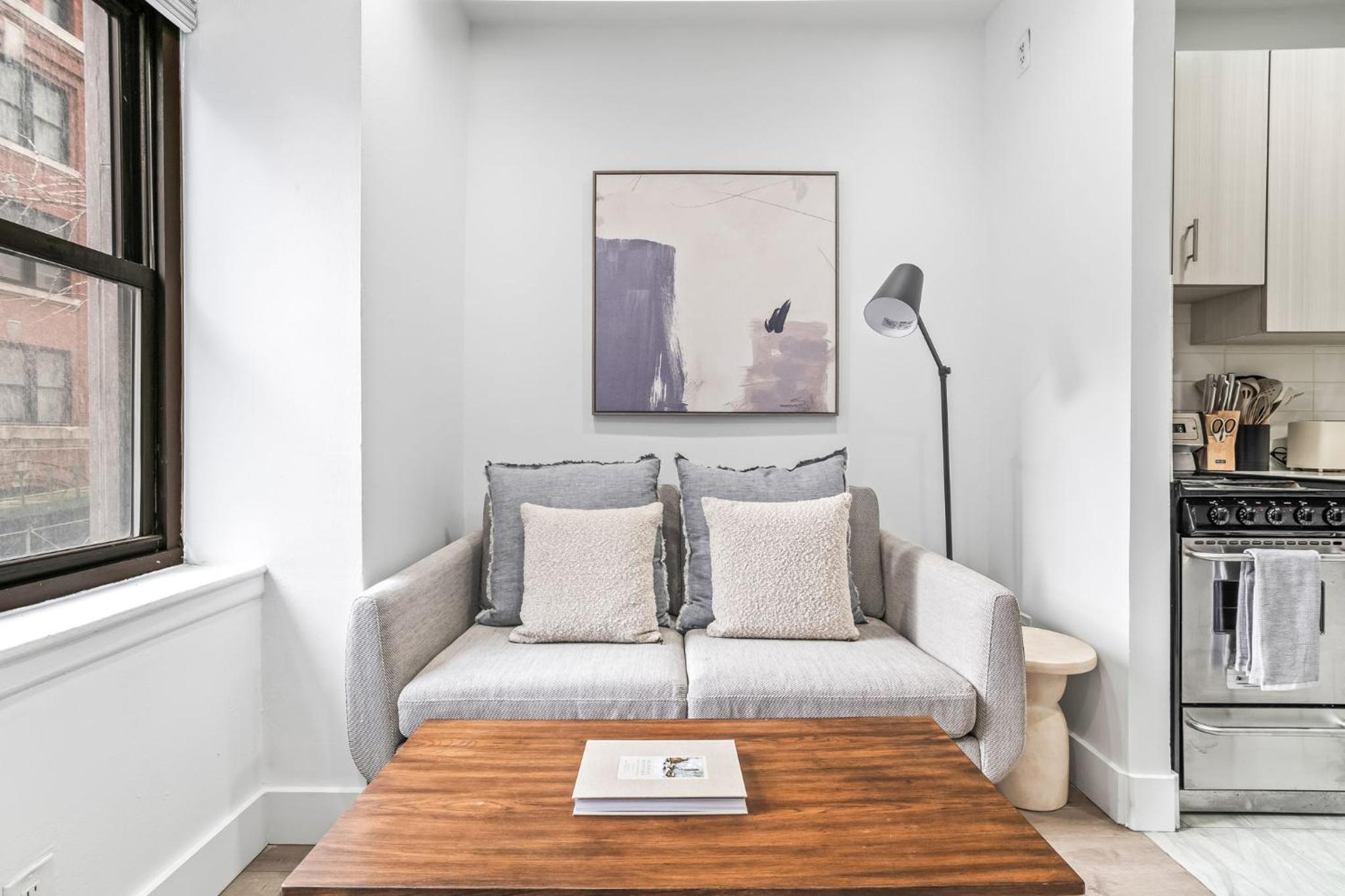 Stylish 2 Bed 1 Bath Stay by the Chrysler Building & Vibrant Murray Hill