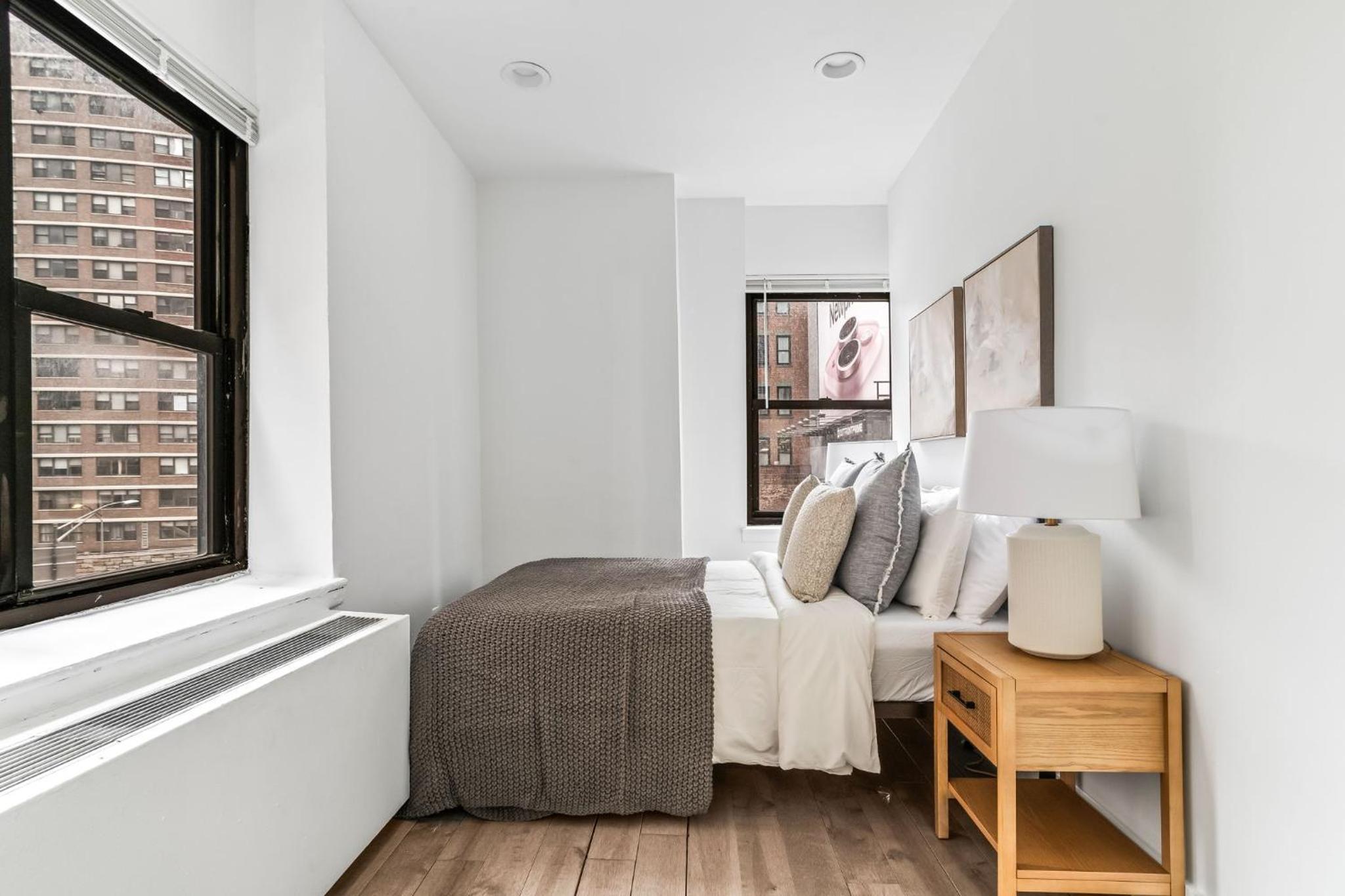 Stylish 2 Bed 1 Bath Stay by the Chrysler Building & Vibrant Murray Hill