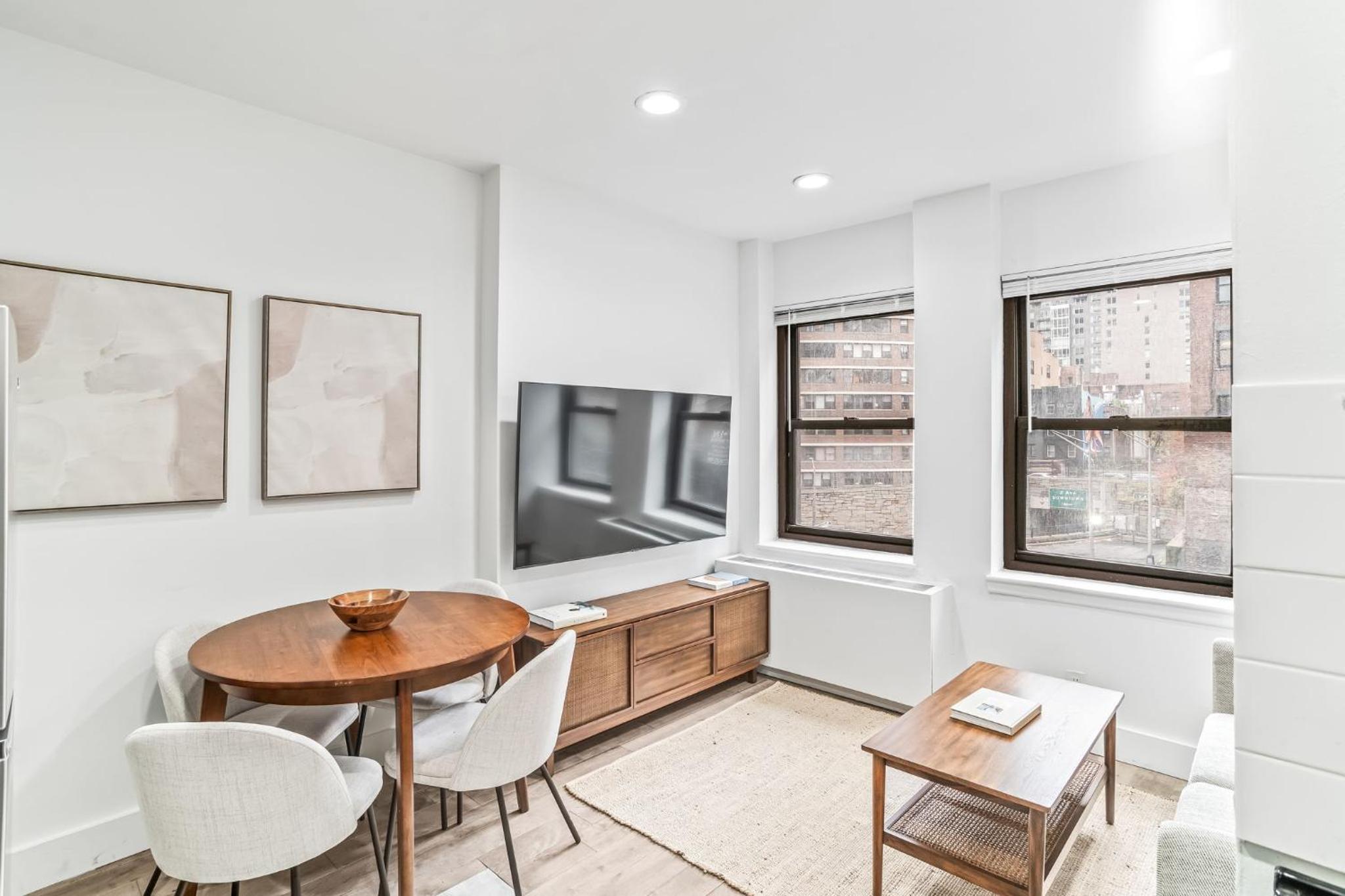 Stylish 2 Bed 1 Bath Stay by the Chrysler Building & Vibrant Murray Hill