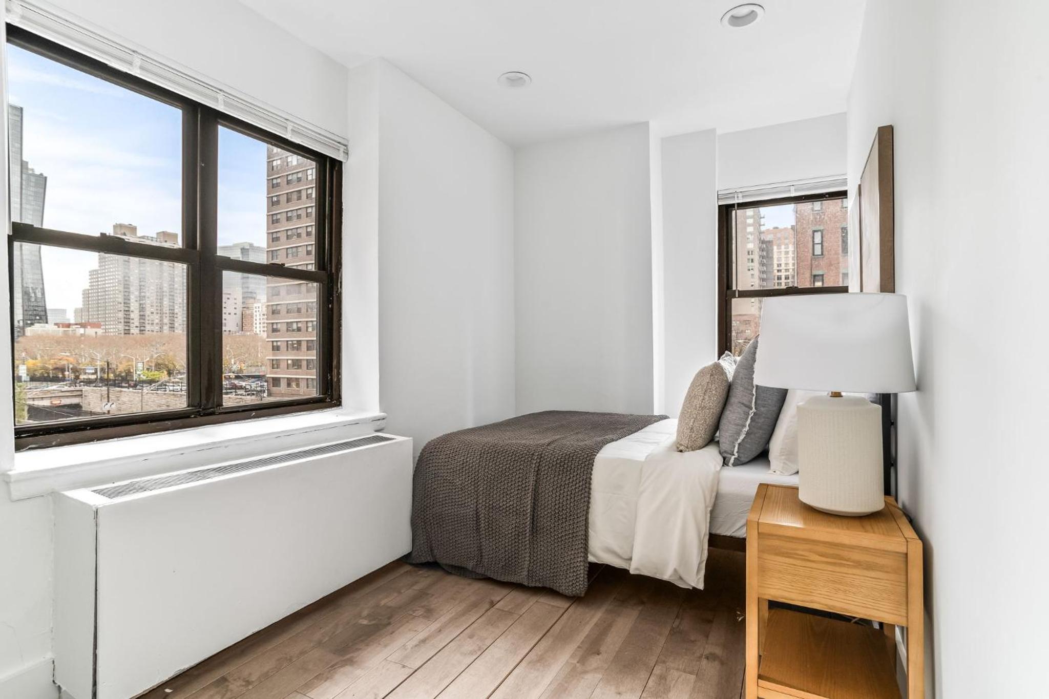 Stylish 2 Bed 1 Bath Stay by the Chrysler Building & Vibrant Murray Hill