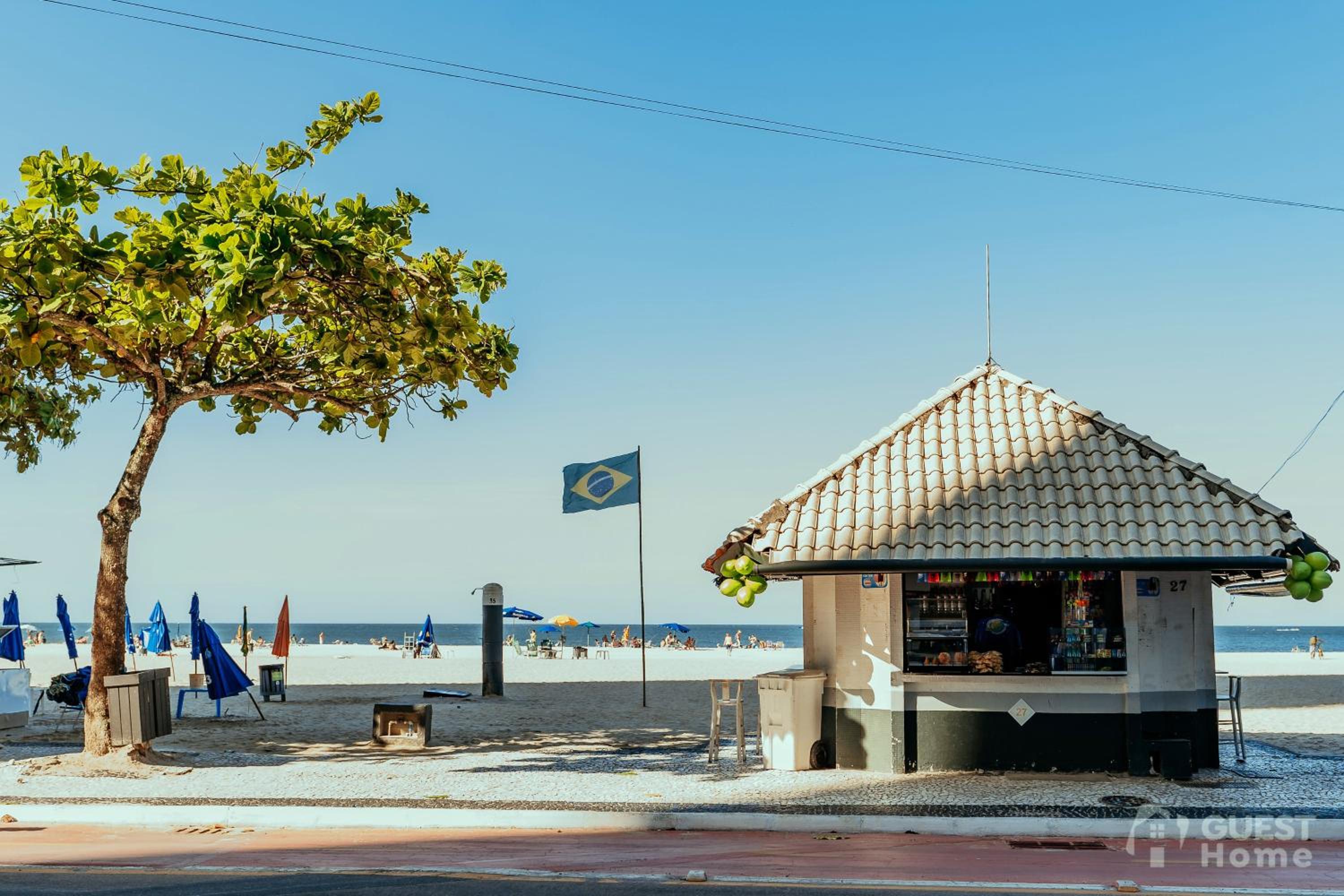 Apto Pé na Areia e Vista Deslumbrante, Sacada com Churrasqueira, Amplo, Frente para o Mar, Alto Padrão