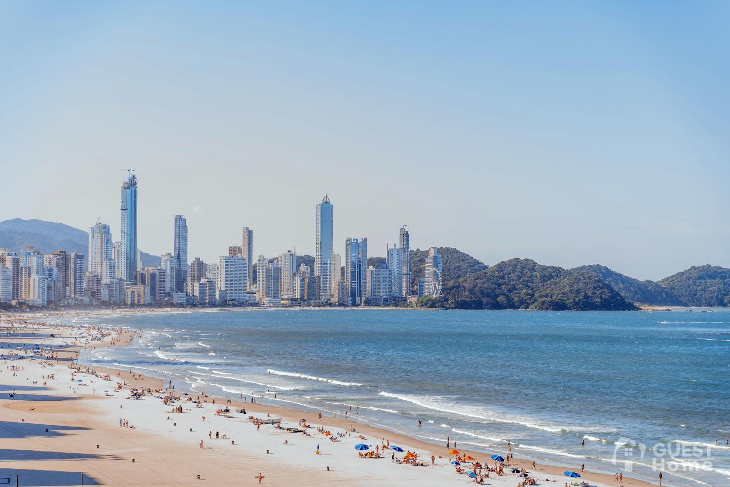 Apto Pé na Areia e Vista Deslumbrante, Sacada com Churrasqueira, Amplo, Frente para o Mar, Alto Padrão