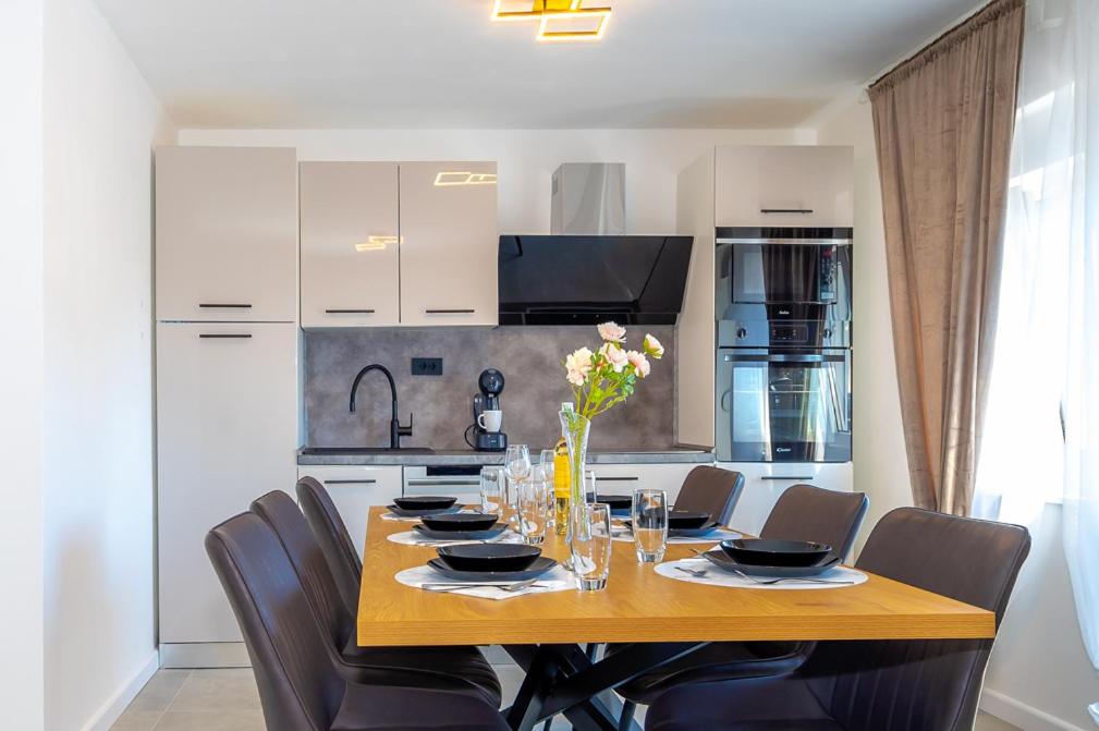Apartments Sunny Sky - Pool & Parking - Vodice