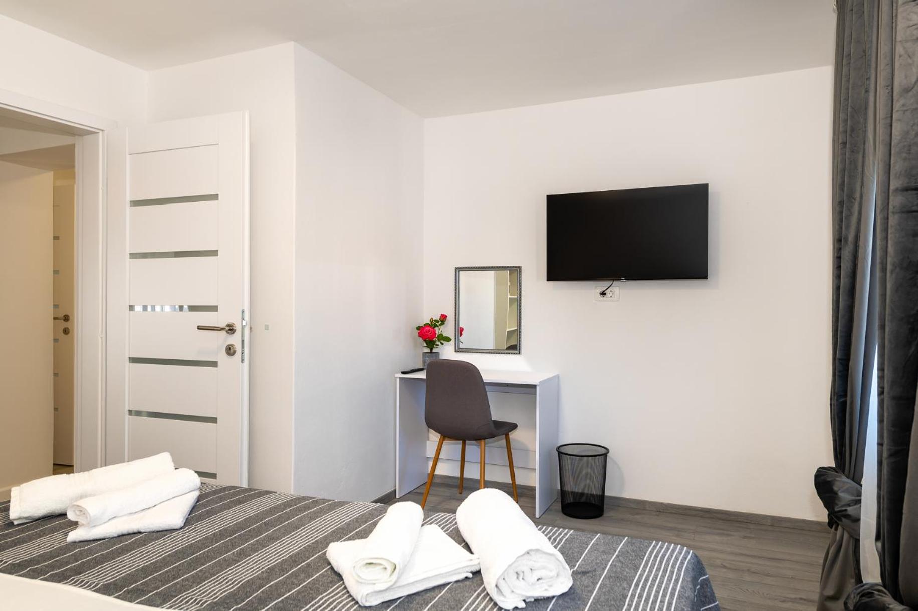 Apartments Sunny Sky - Pool & Parking - Vodice