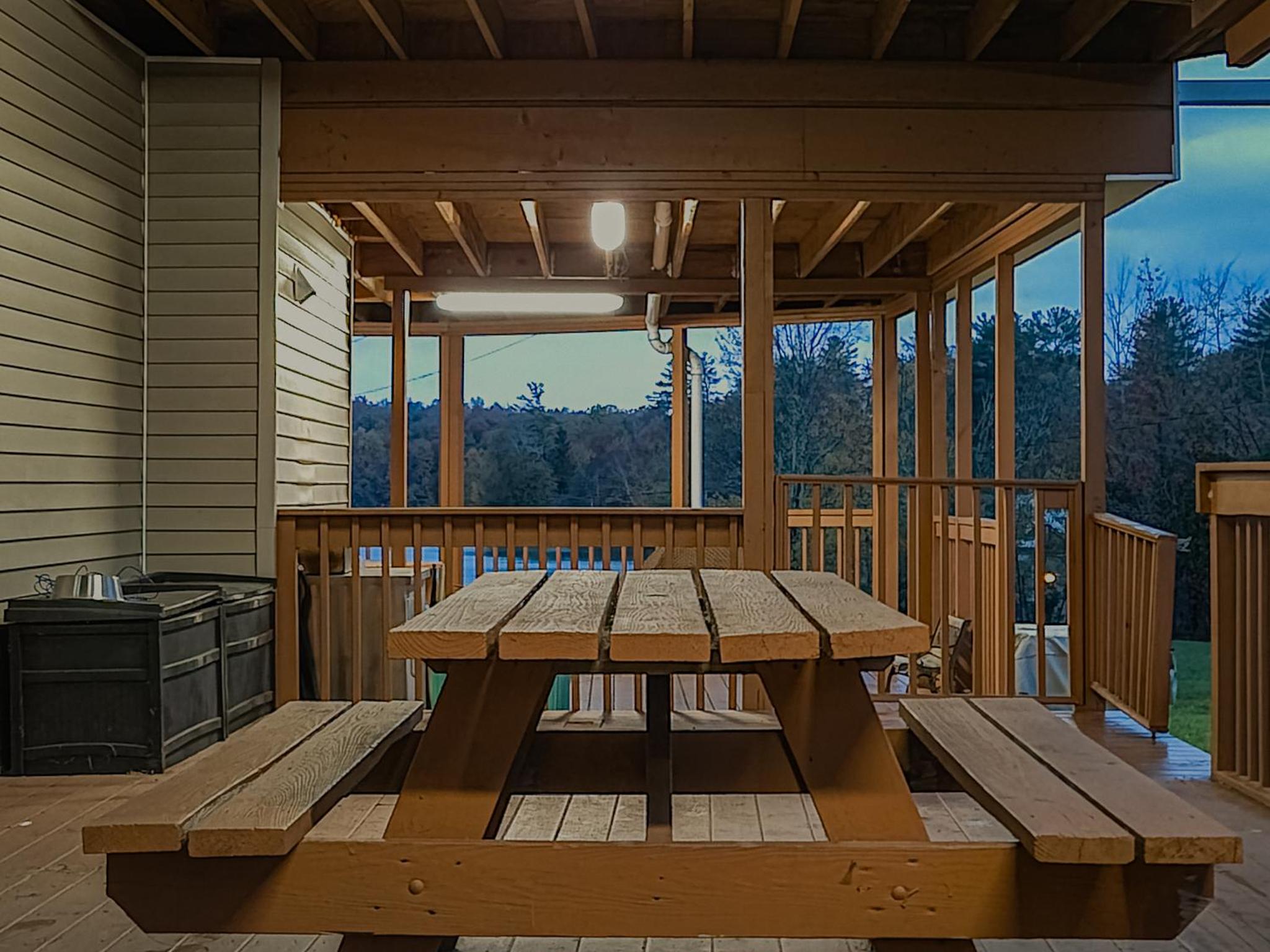 5BR Lakefront Dock Retreat