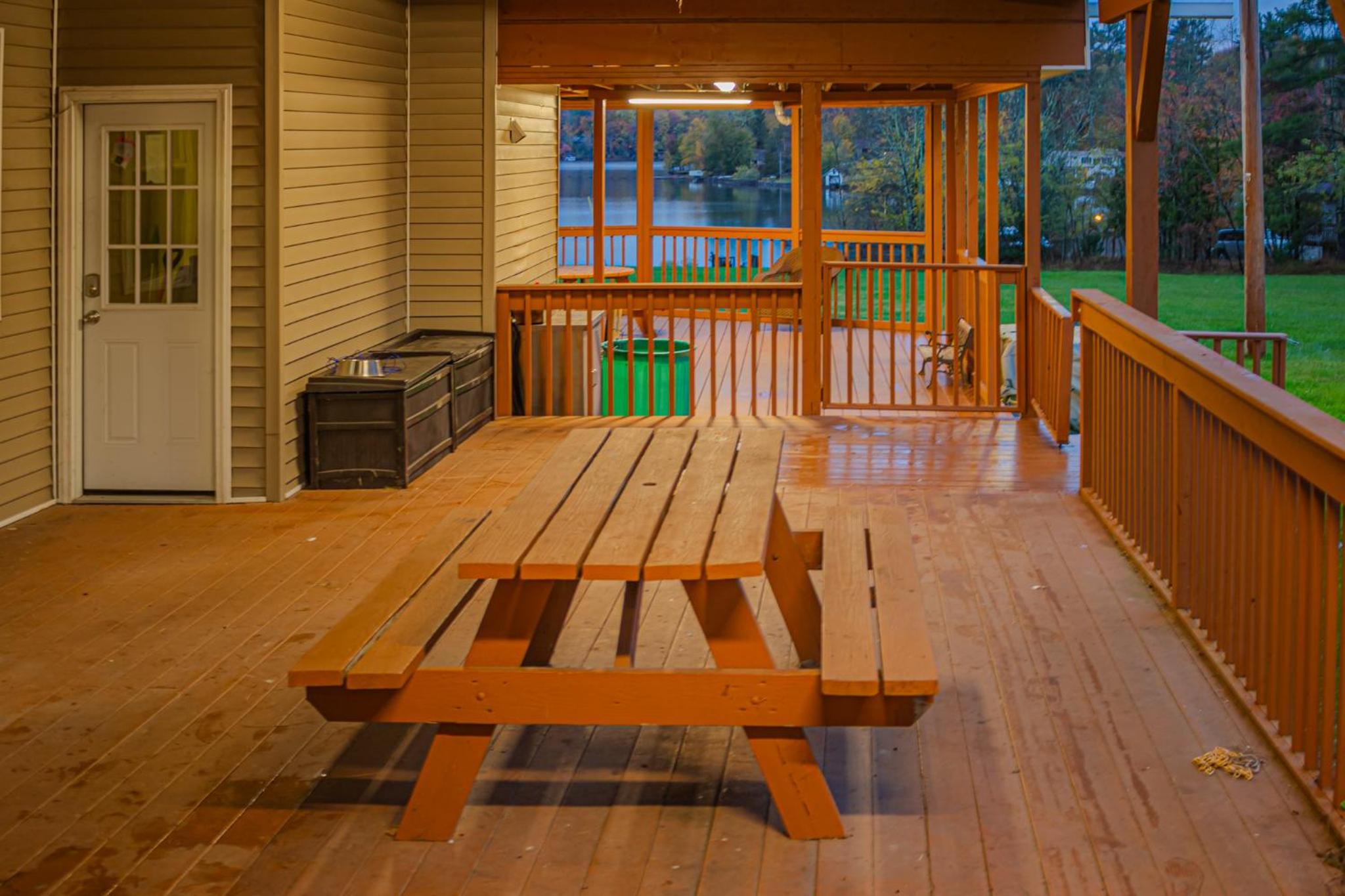 5BR Lakefront Dock Retreat