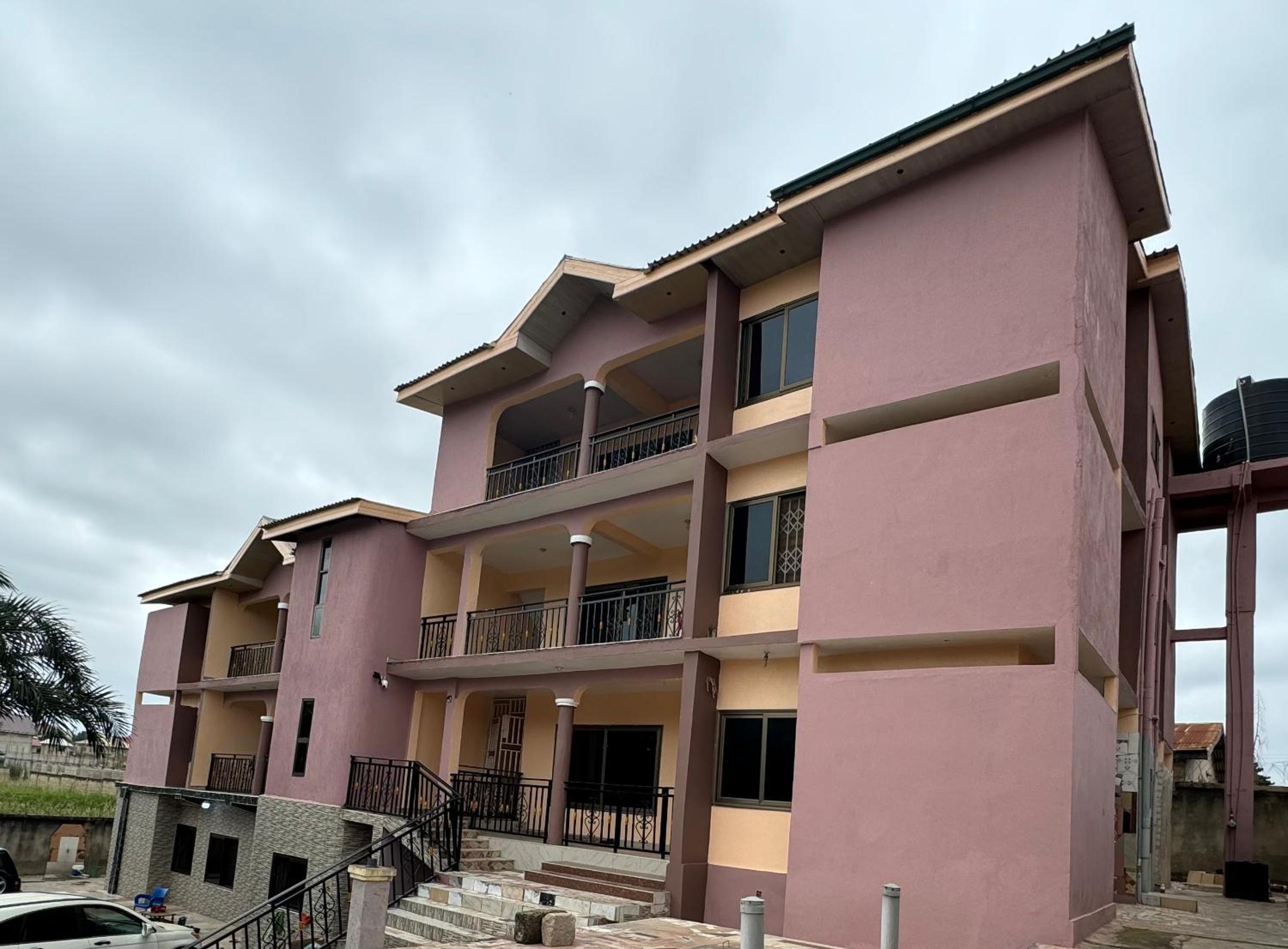Robs Palace Kumasi view 4