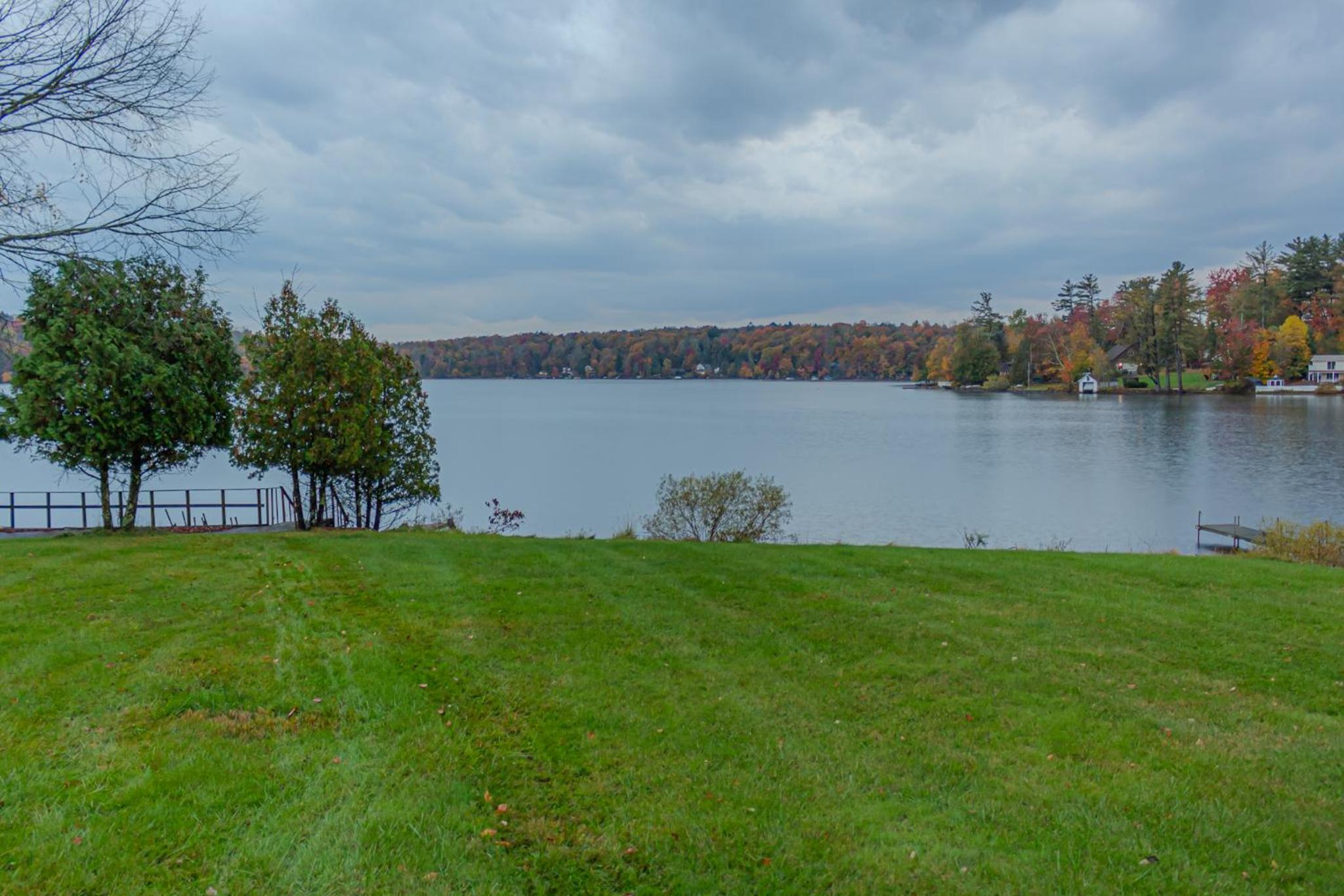 5BR Lakefront Dock Retreat