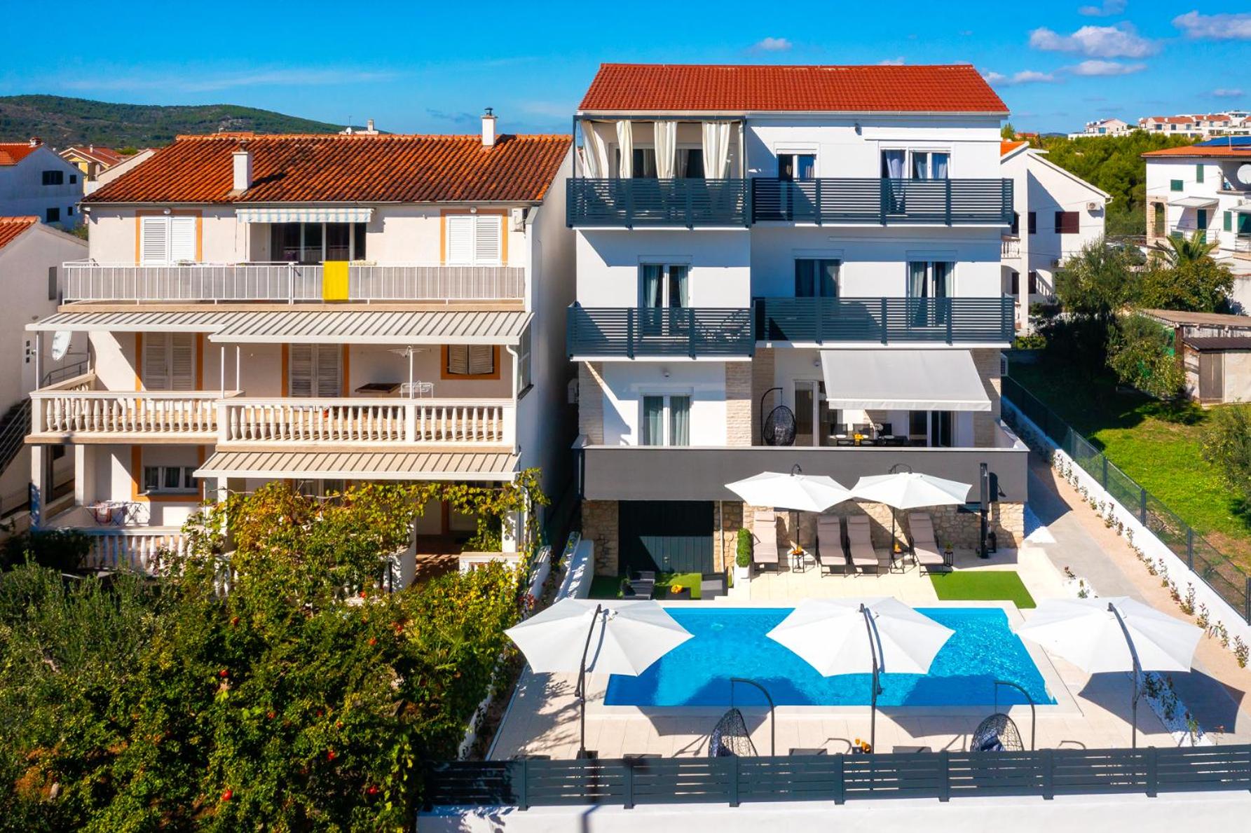 Apartments Sunny Sky - Pool & Parking - Vodice