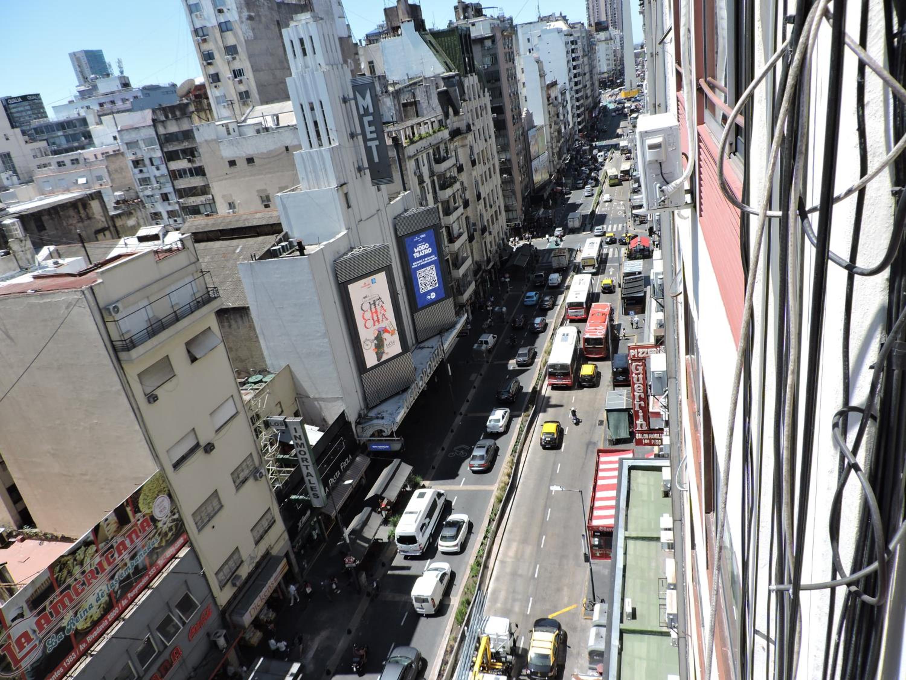 4 Ventanales sobre la Avenida Corrientes