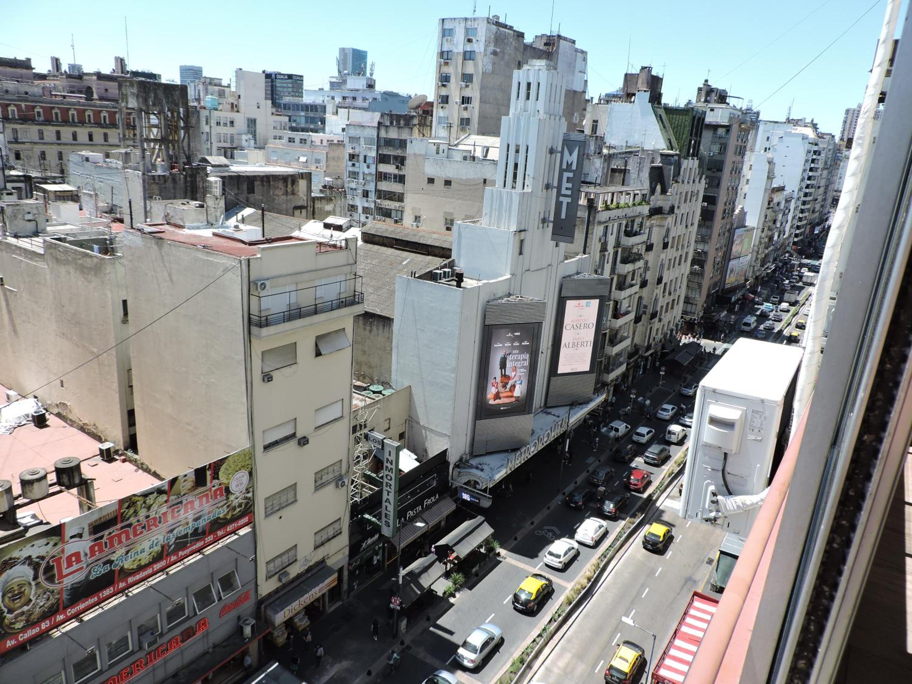 4 Ventanales sobre la Avenida Corrientes