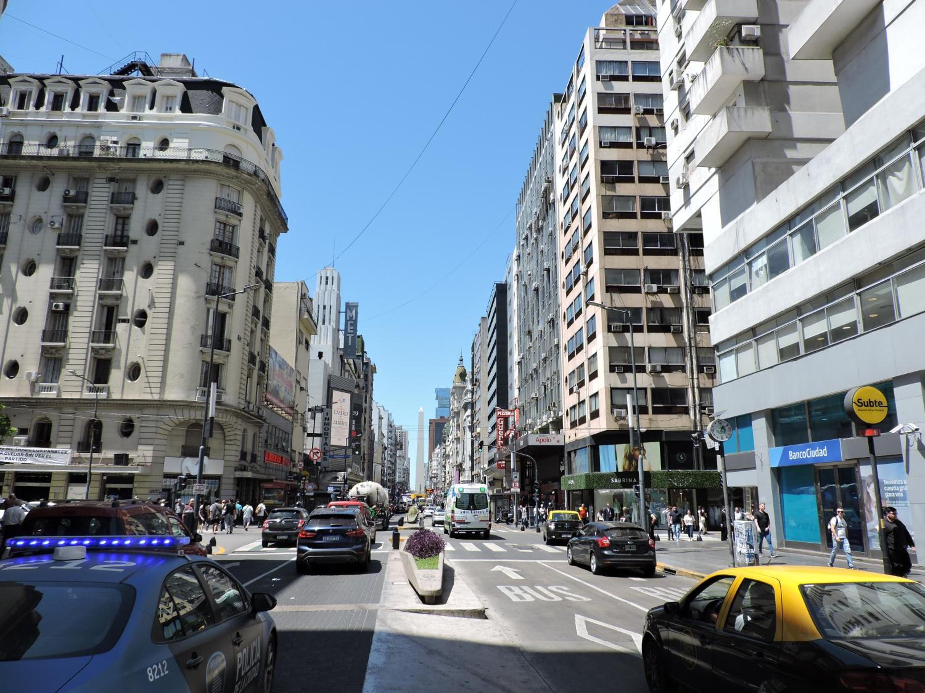 4 Ventanales sobre la Avenida Corrientes