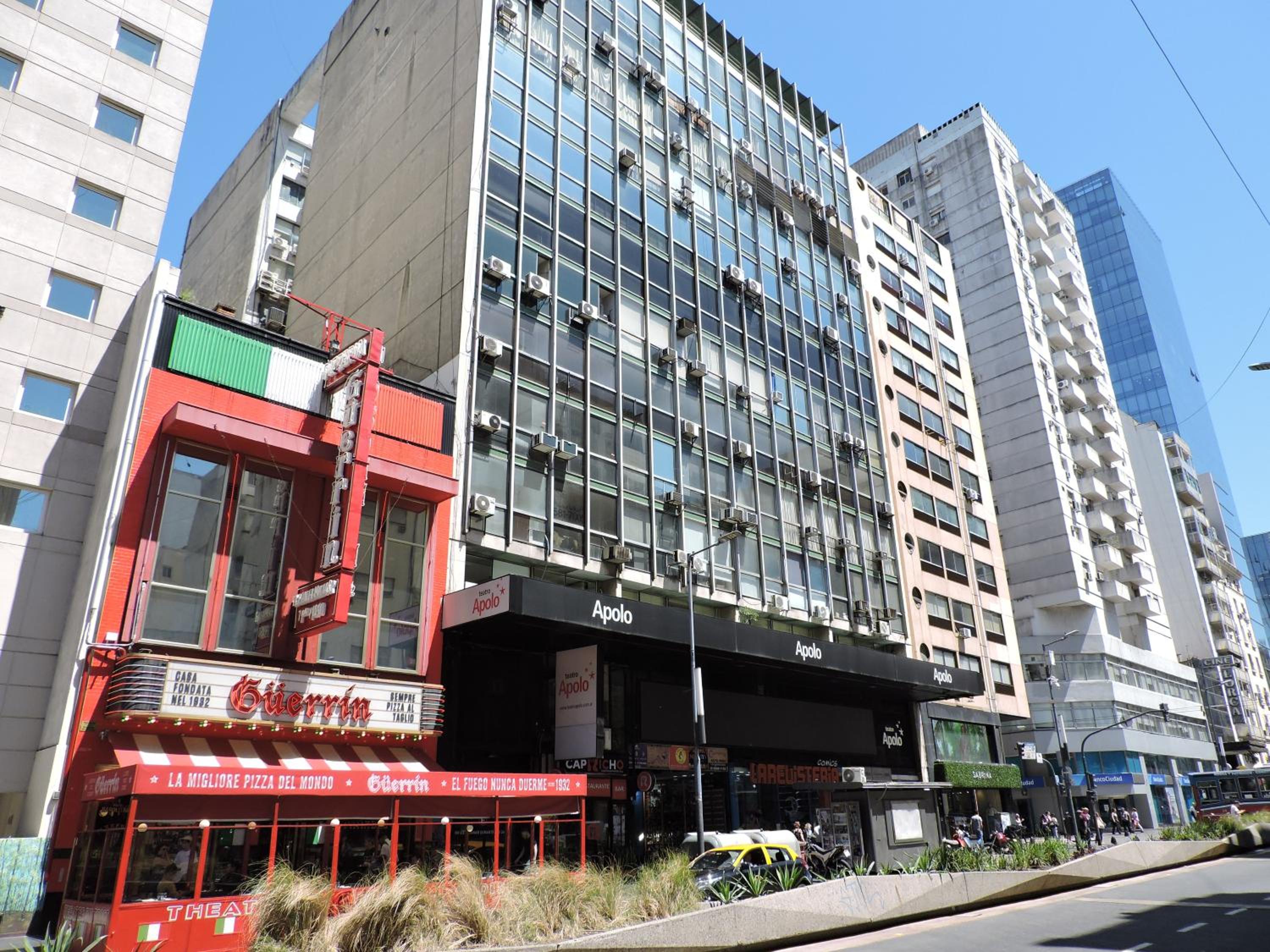 4 Ventanales sobre la Avenida Corrientes