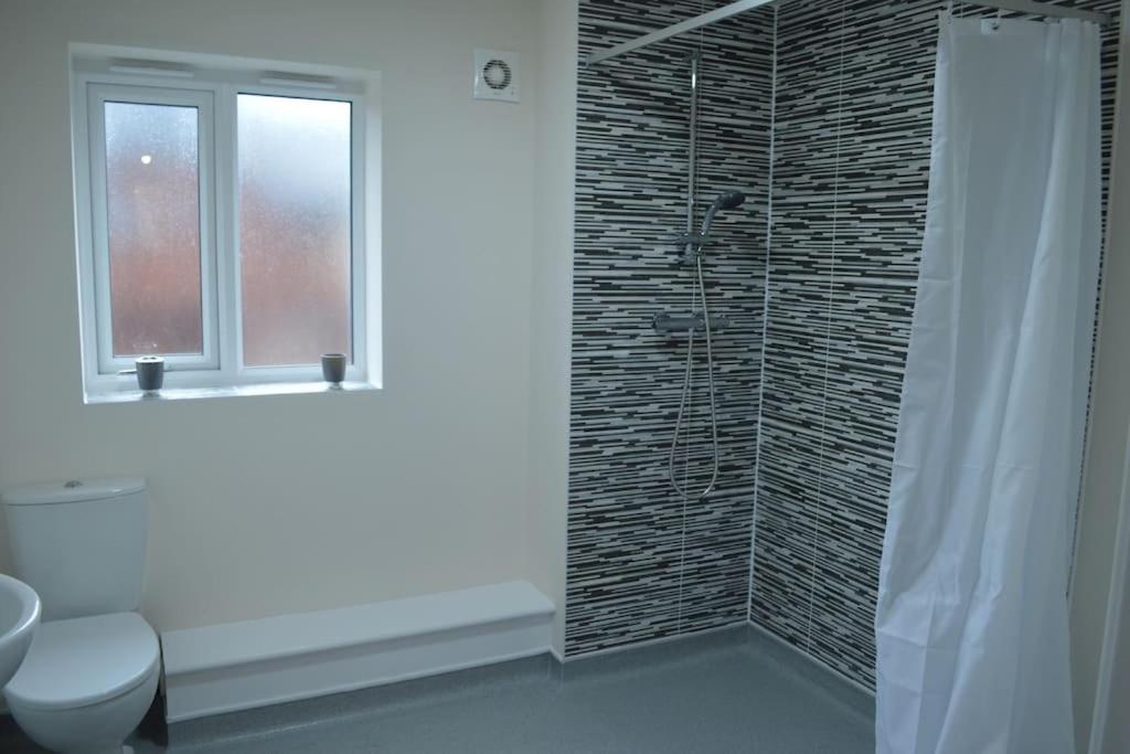 Contractor Accommodation - Sleeps 7 - Peterborough view 4