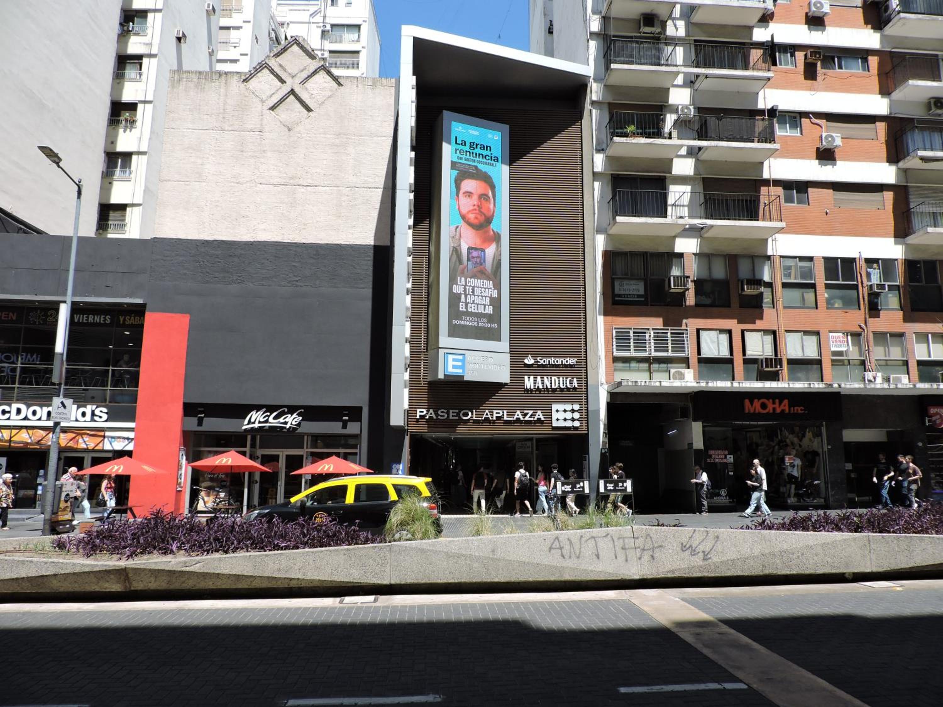 4 Ventanales sobre la Avenida Corrientes