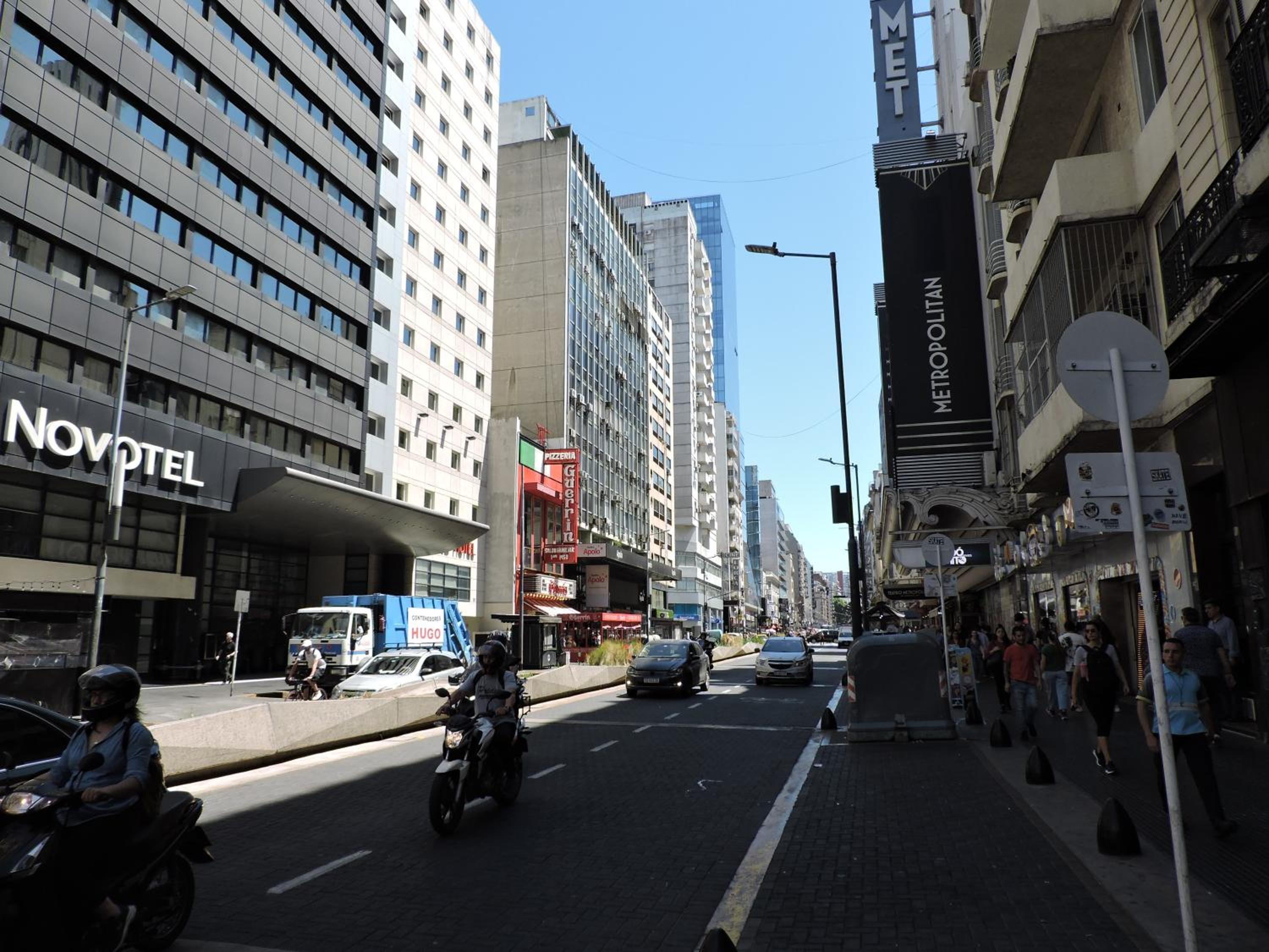 4 Ventanales sobre la Avenida Corrientes
