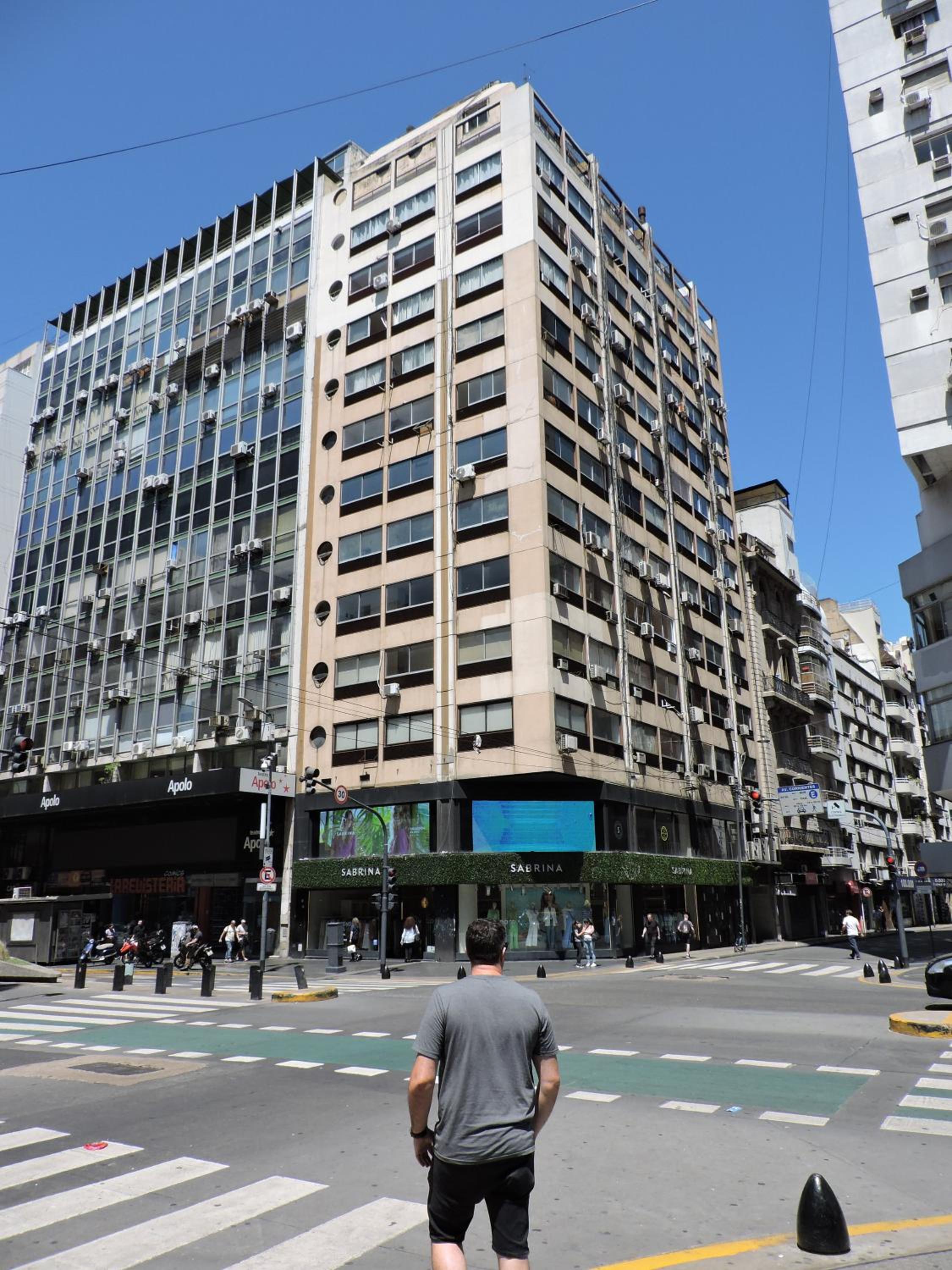 4 Ventanales sobre la Avenida Corrientes