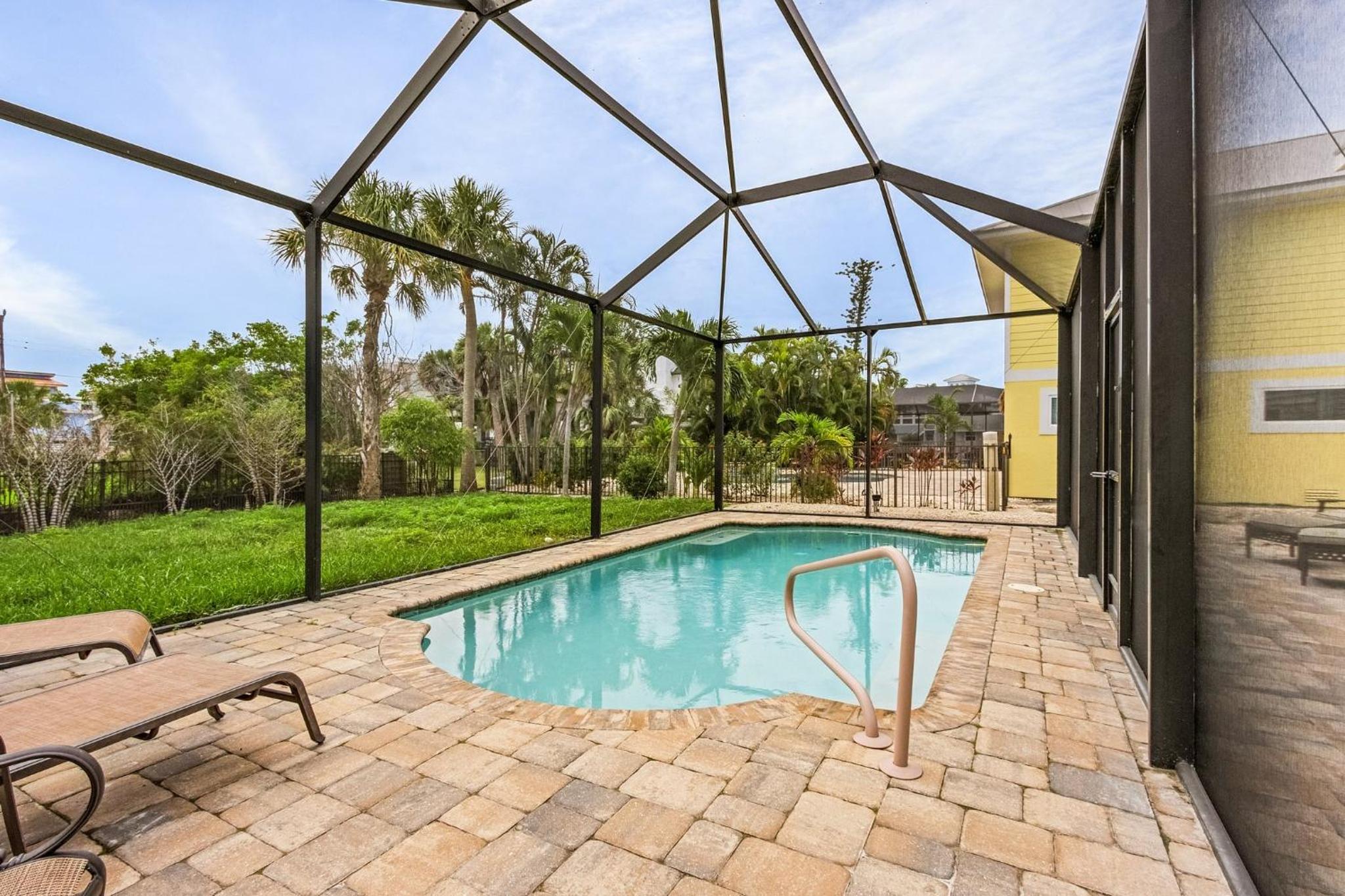 Private 2-Level Home: Heated Screened Pool, Beach!