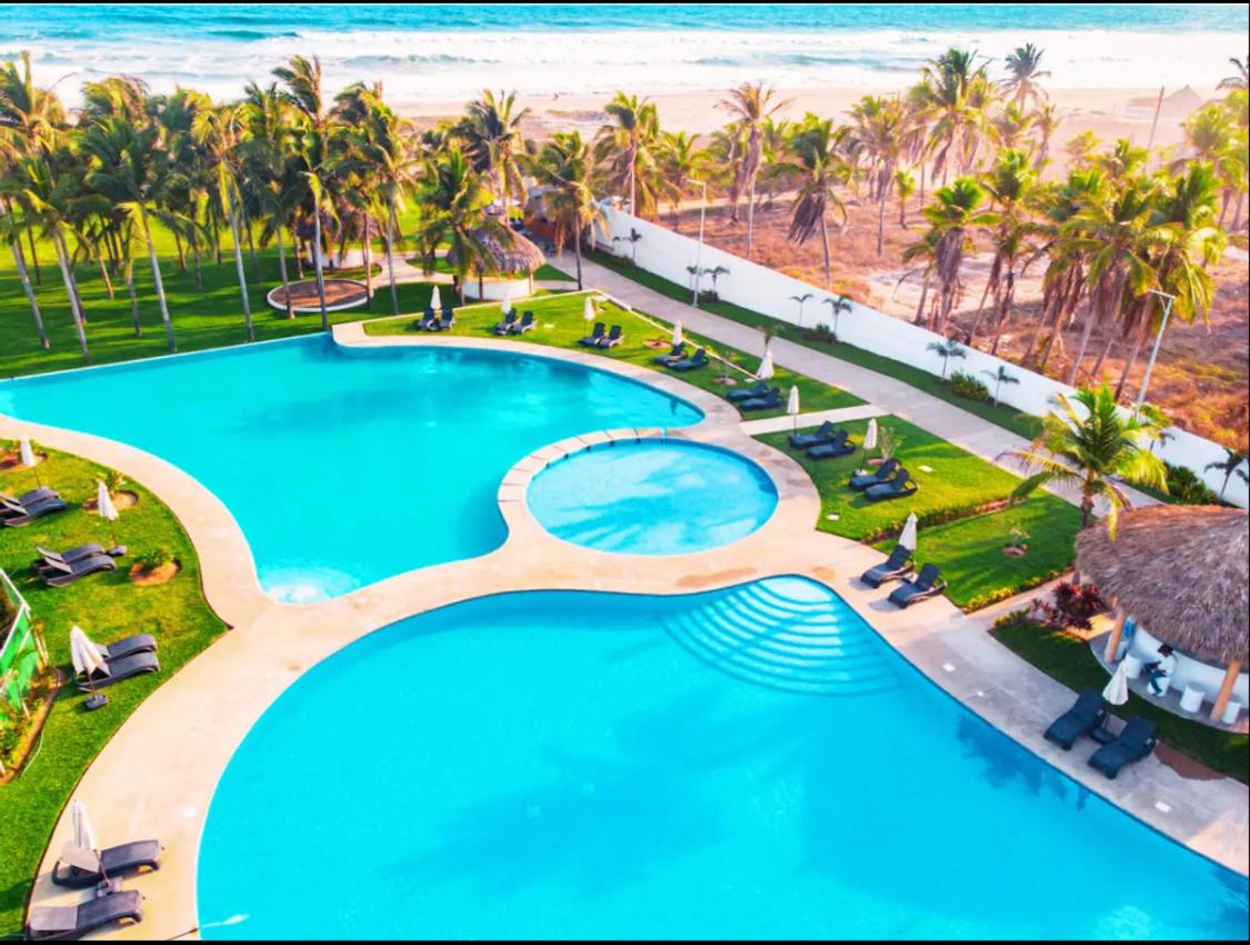 Club de playa puerta al sol view 2