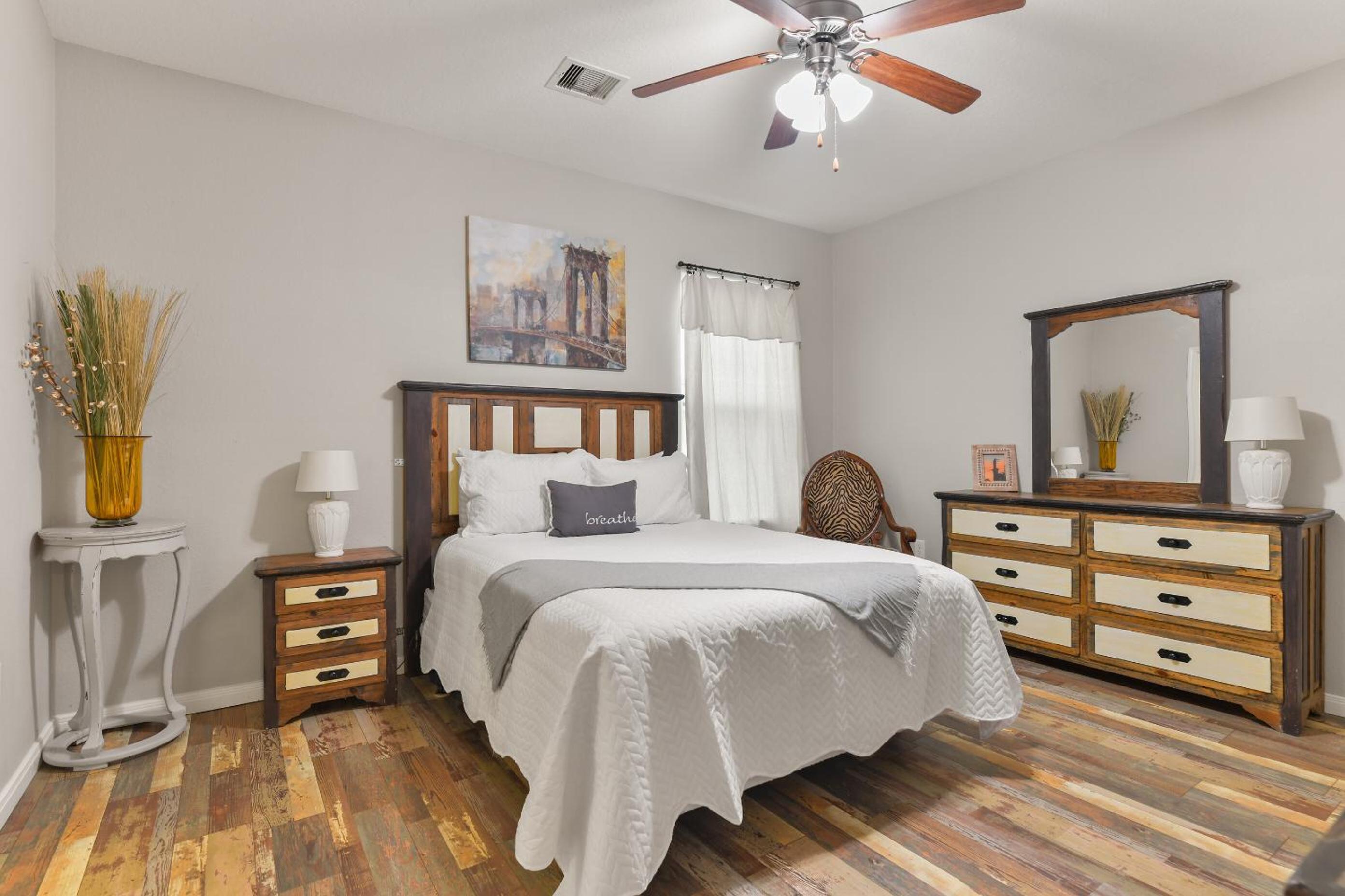 Gulf Escape Cottage Near Beach and Attractions view 3