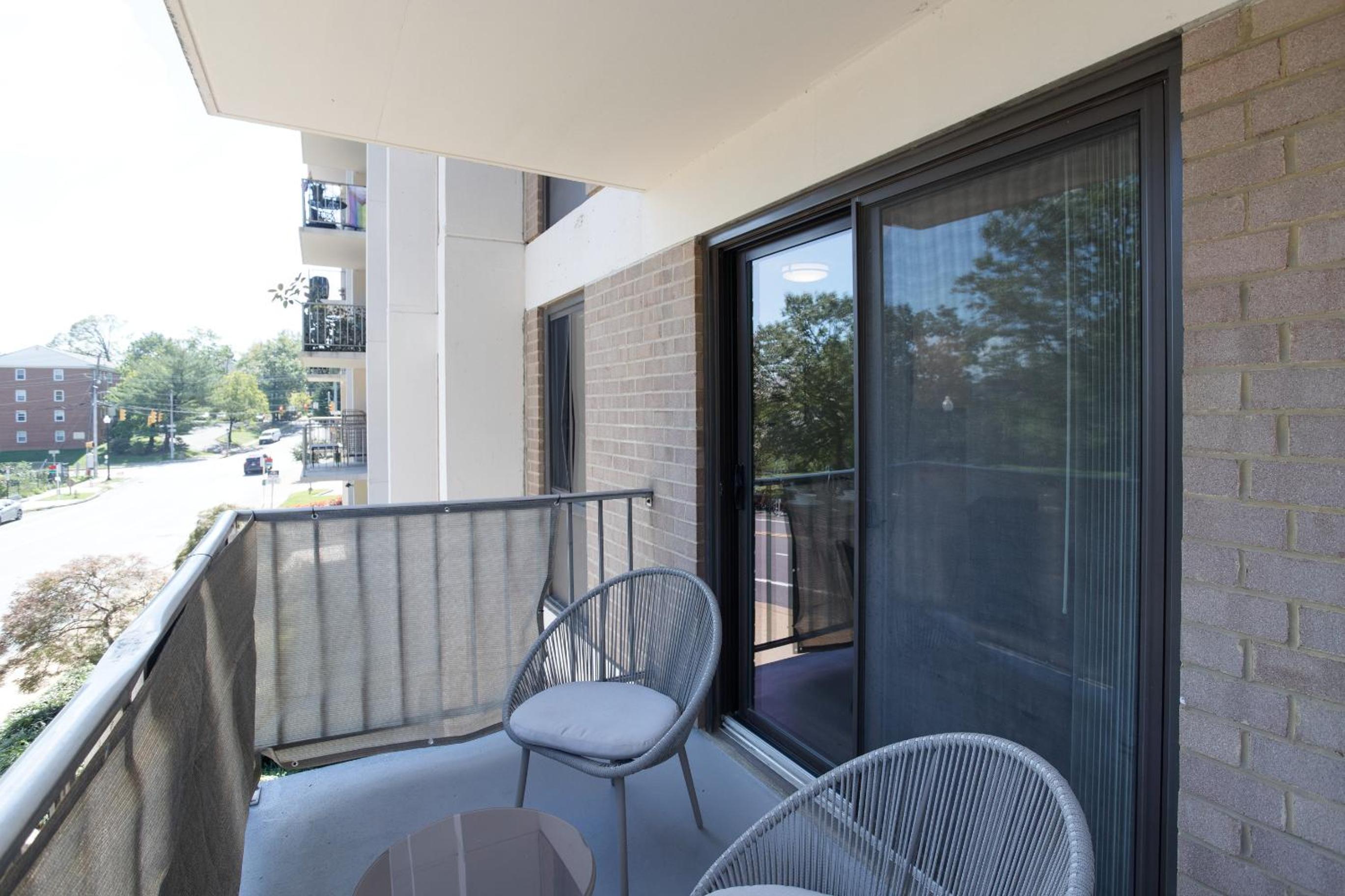 Contemporary Studio by Barton Park