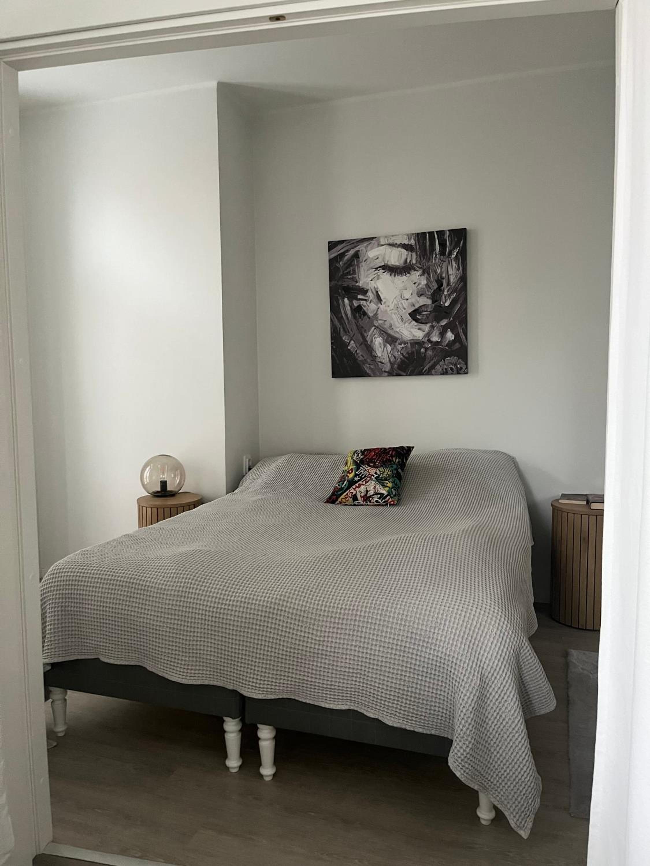 Charming & Cozy Apartment in Downtown view 5