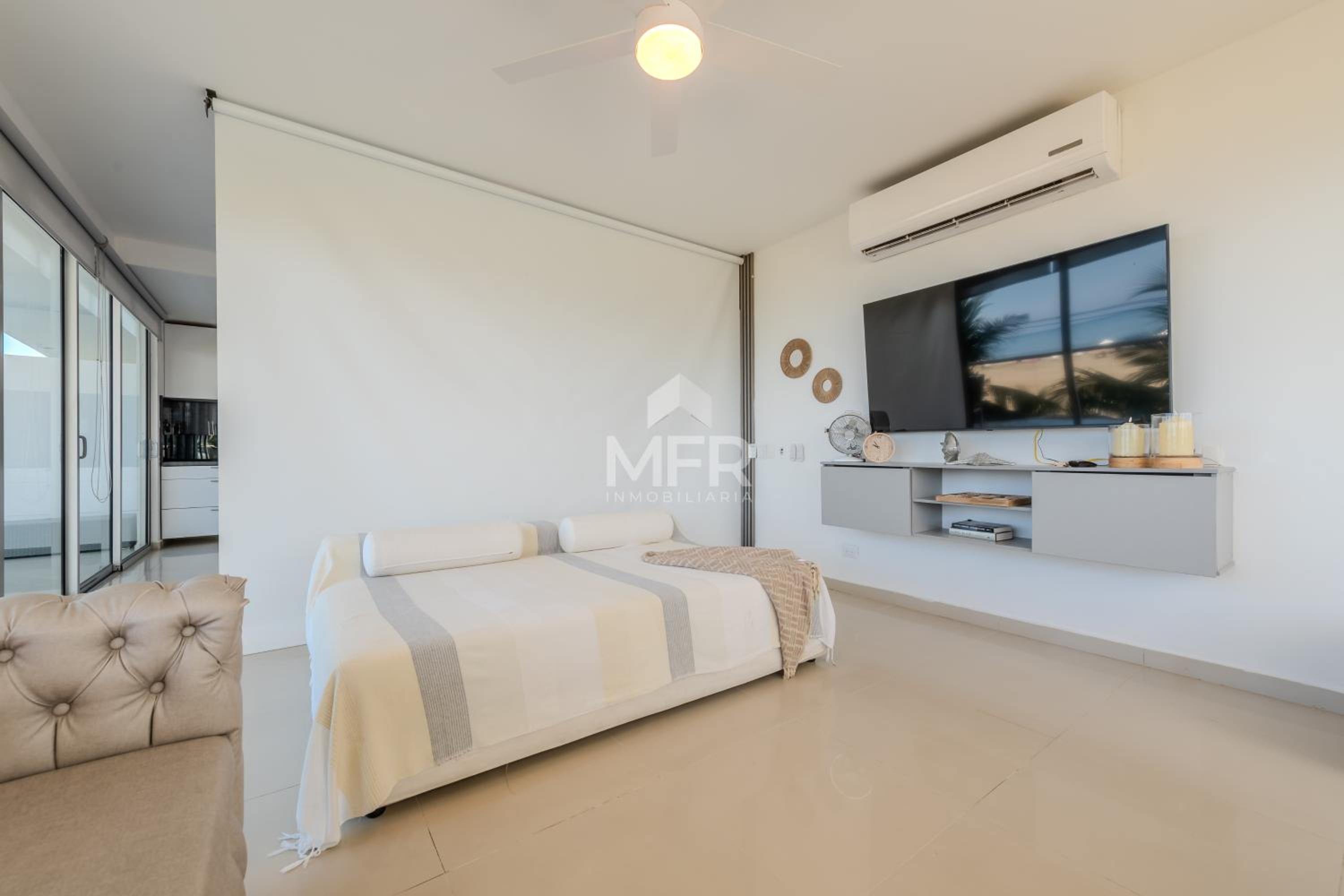 Morros Epic Beachfront Apartment