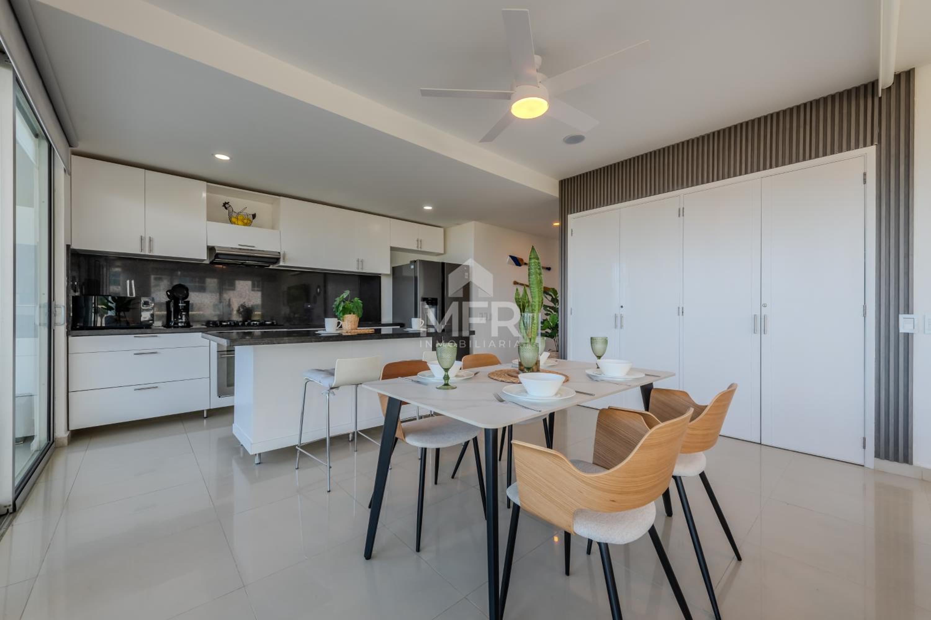 Morros Epic Beachfront Apartment