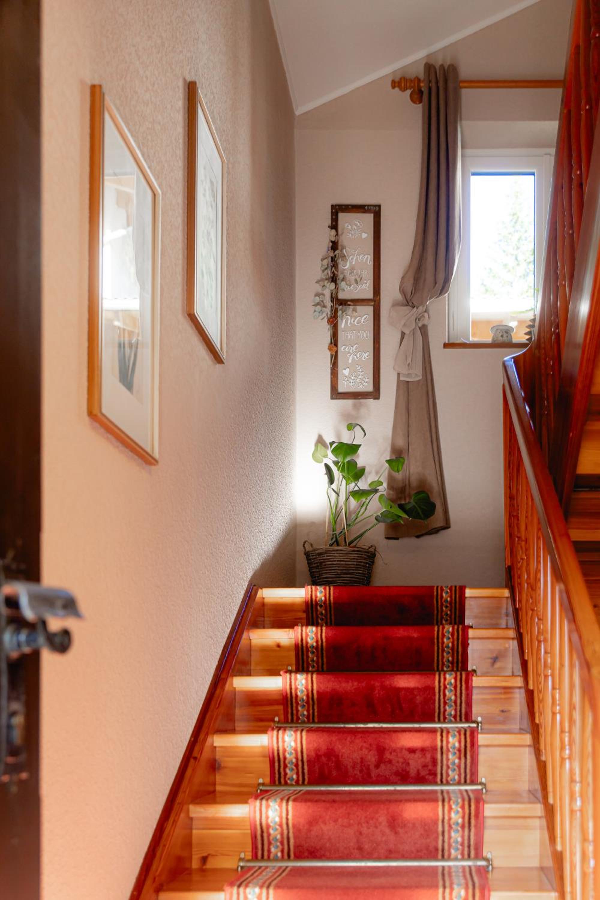 Ferienhaus Lechner am Waldrand mit Sauna, Bergblick und Naturgarten