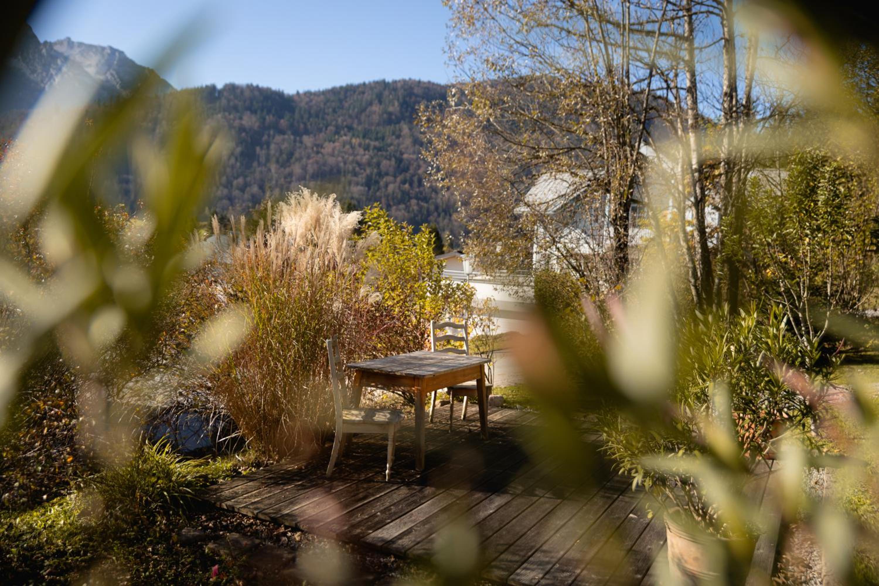 Ferienhaus Lechner am Waldrand mit Sauna, Bergblick und Naturgarten