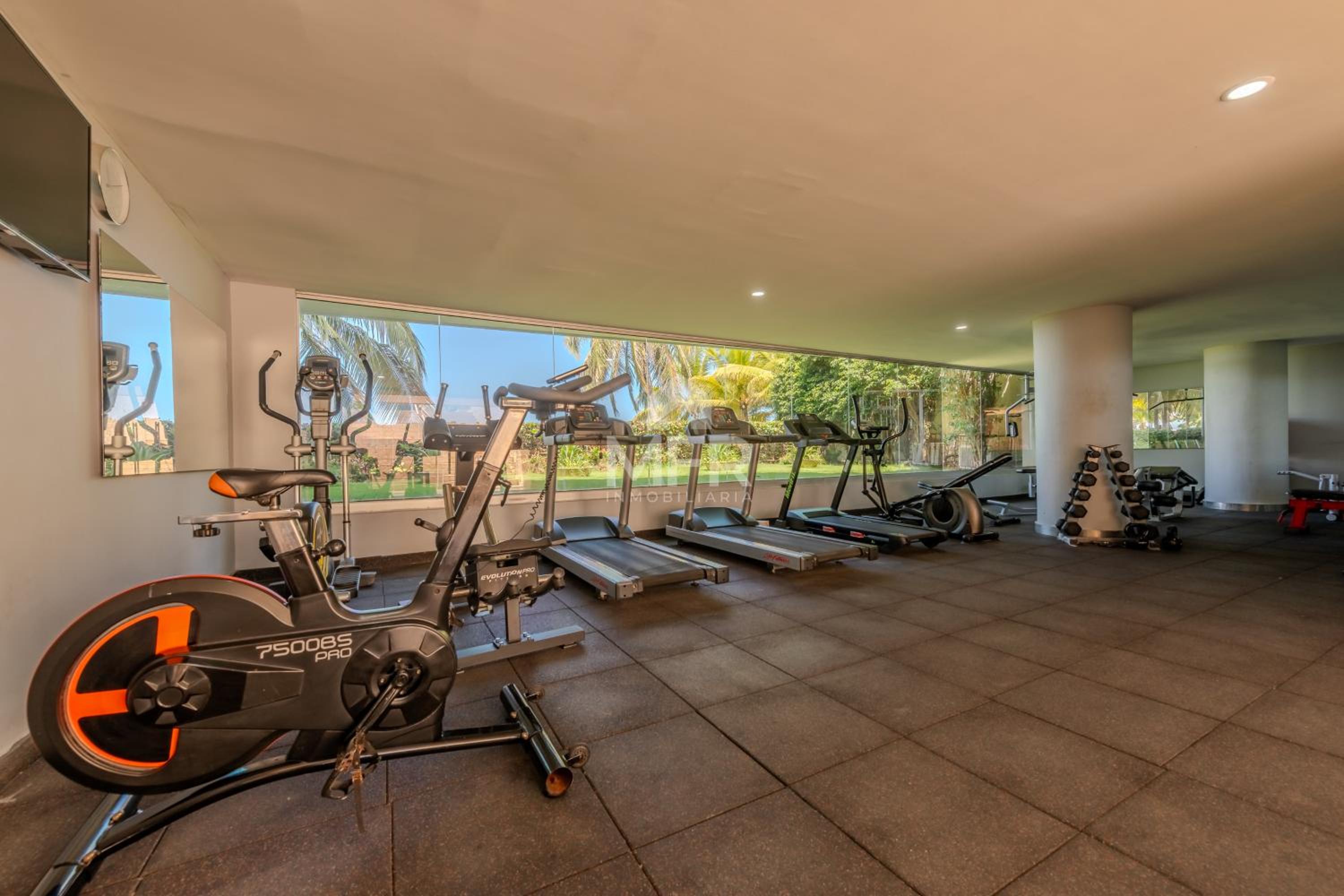 Morros Epic Beachfront Apartment