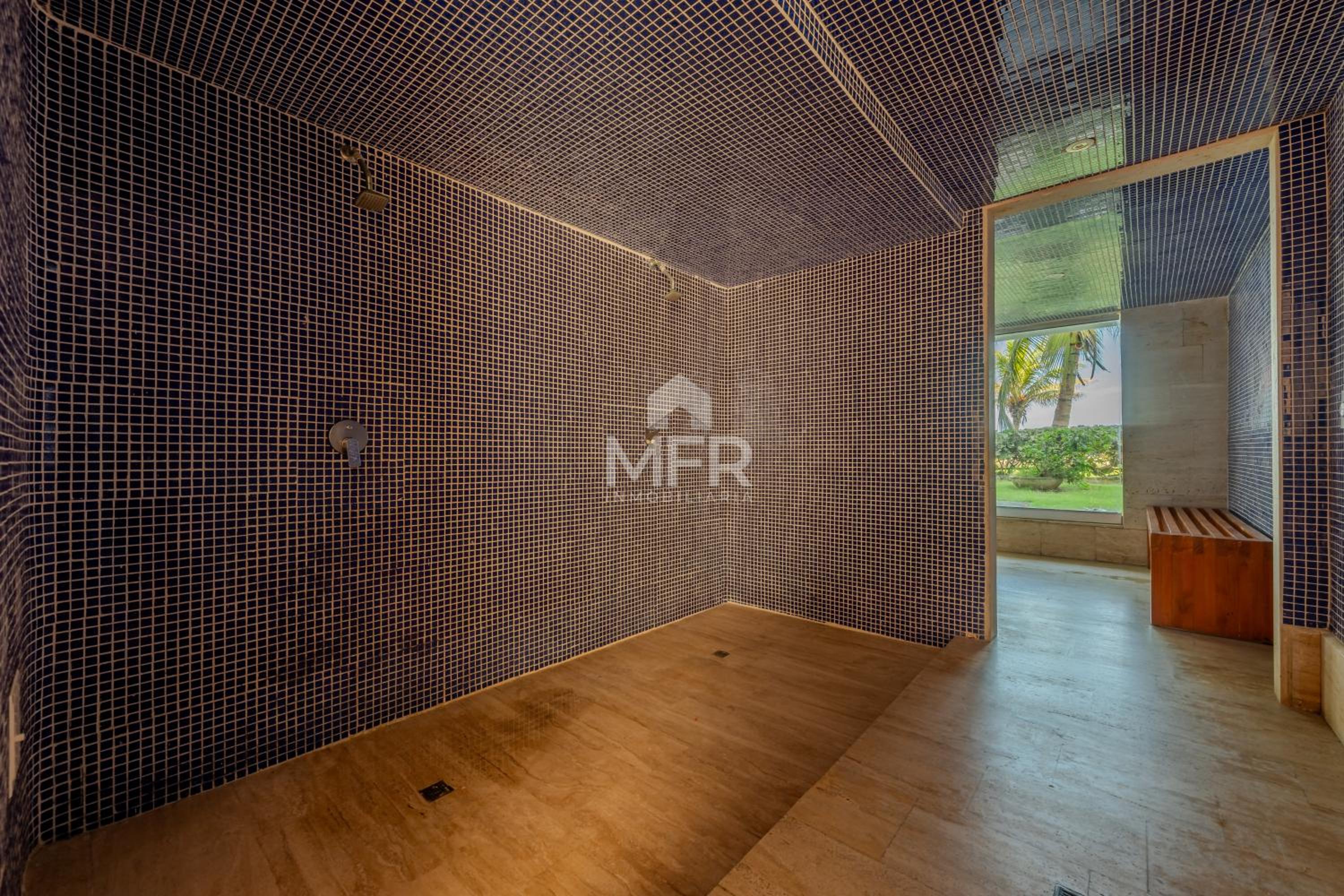 Morros Epic Beachfront Apartment