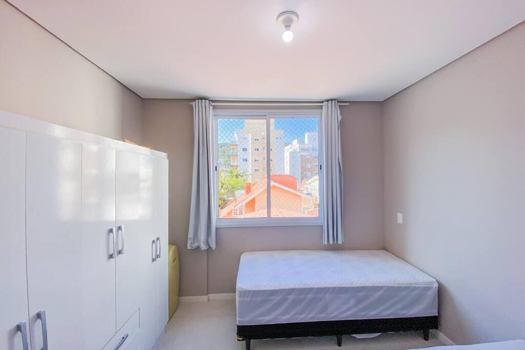 Apto de 3 dormitórios com ótima localização-0154