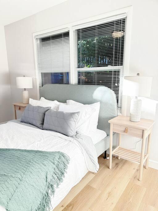 Newly Furnished Retreat 5 Min to Stanford & Downtown Palo Alto view 2